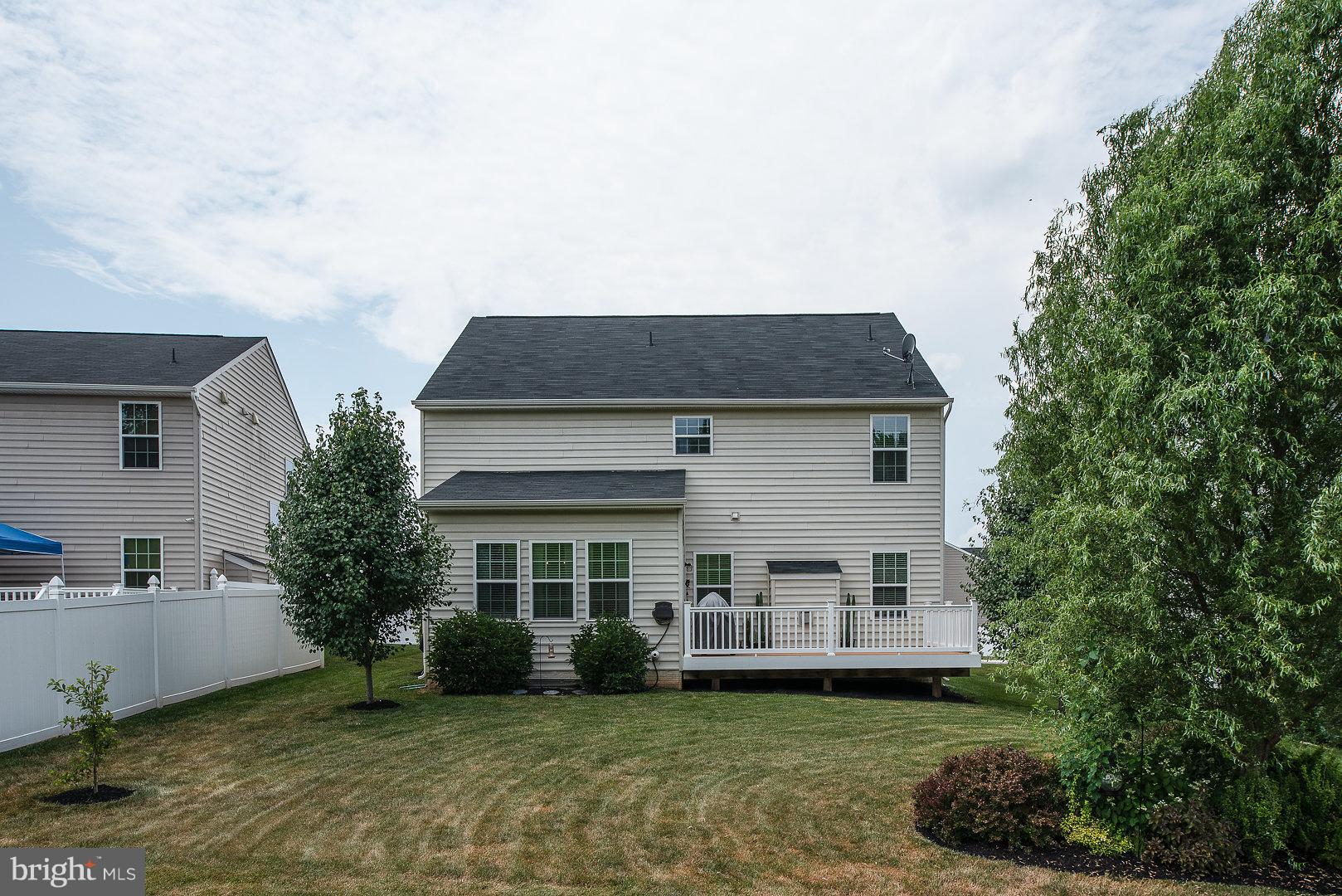 THREE FLAGS - Residential