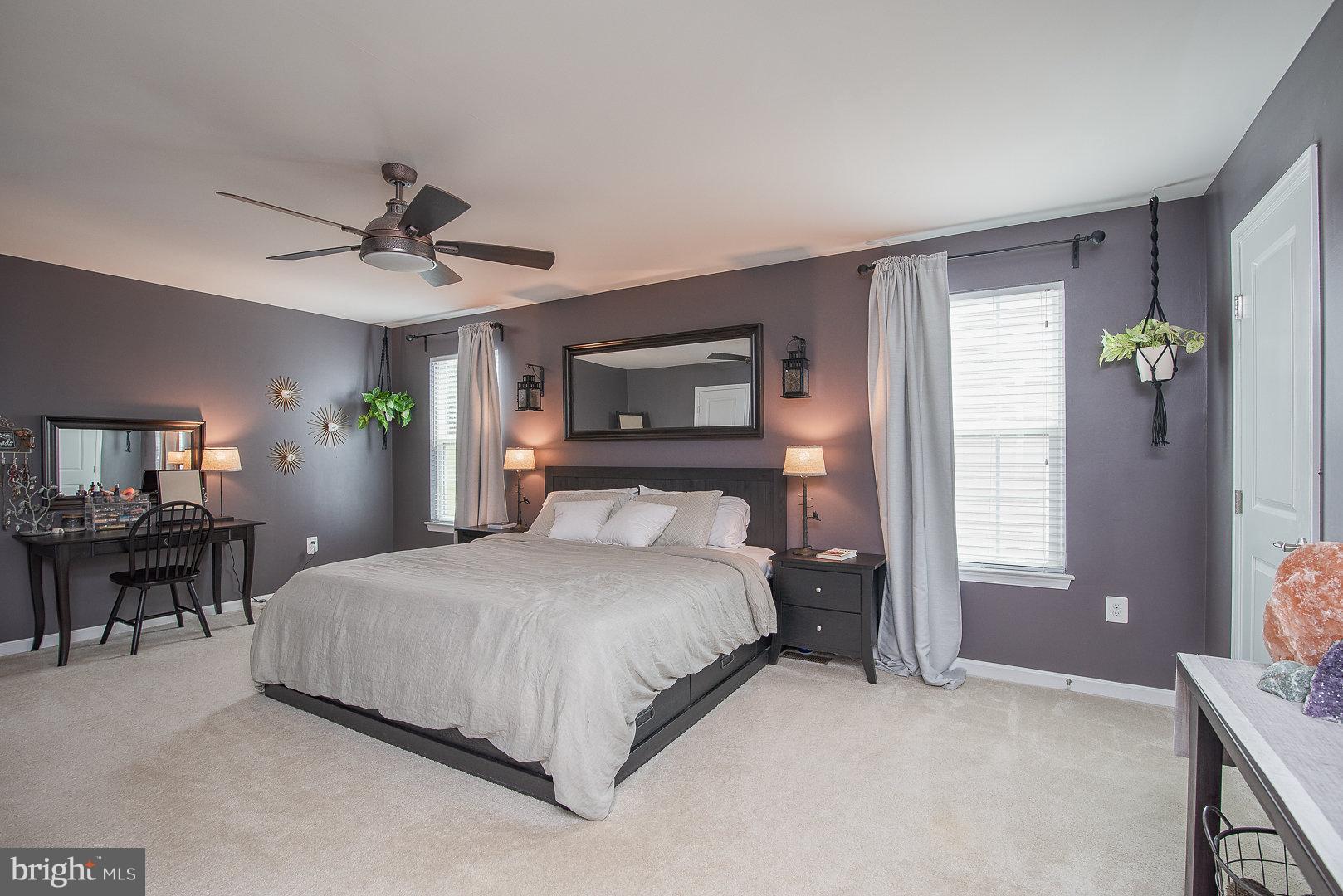 THREE FLAGS - Residential