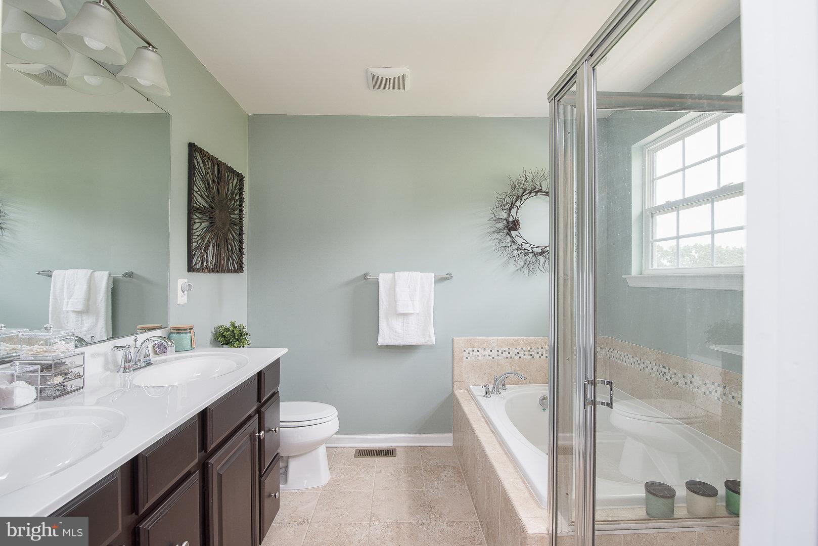 THREE FLAGS - Residential