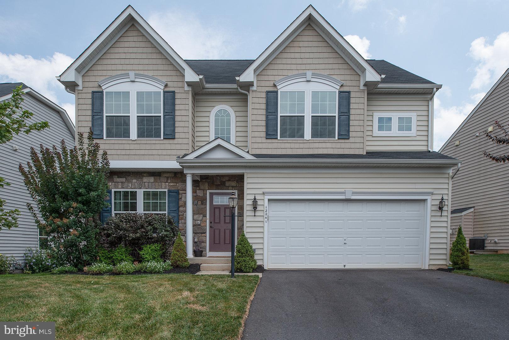 THREE FLAGS - Residential