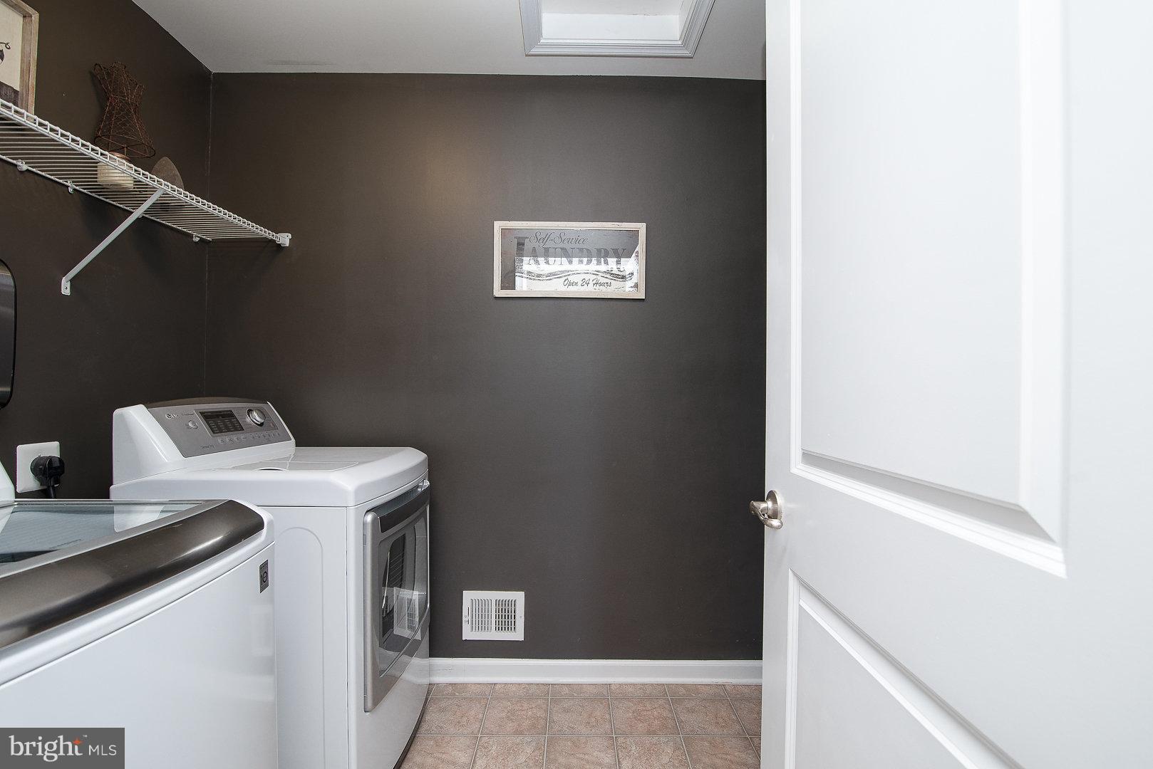 THREE FLAGS - Residential