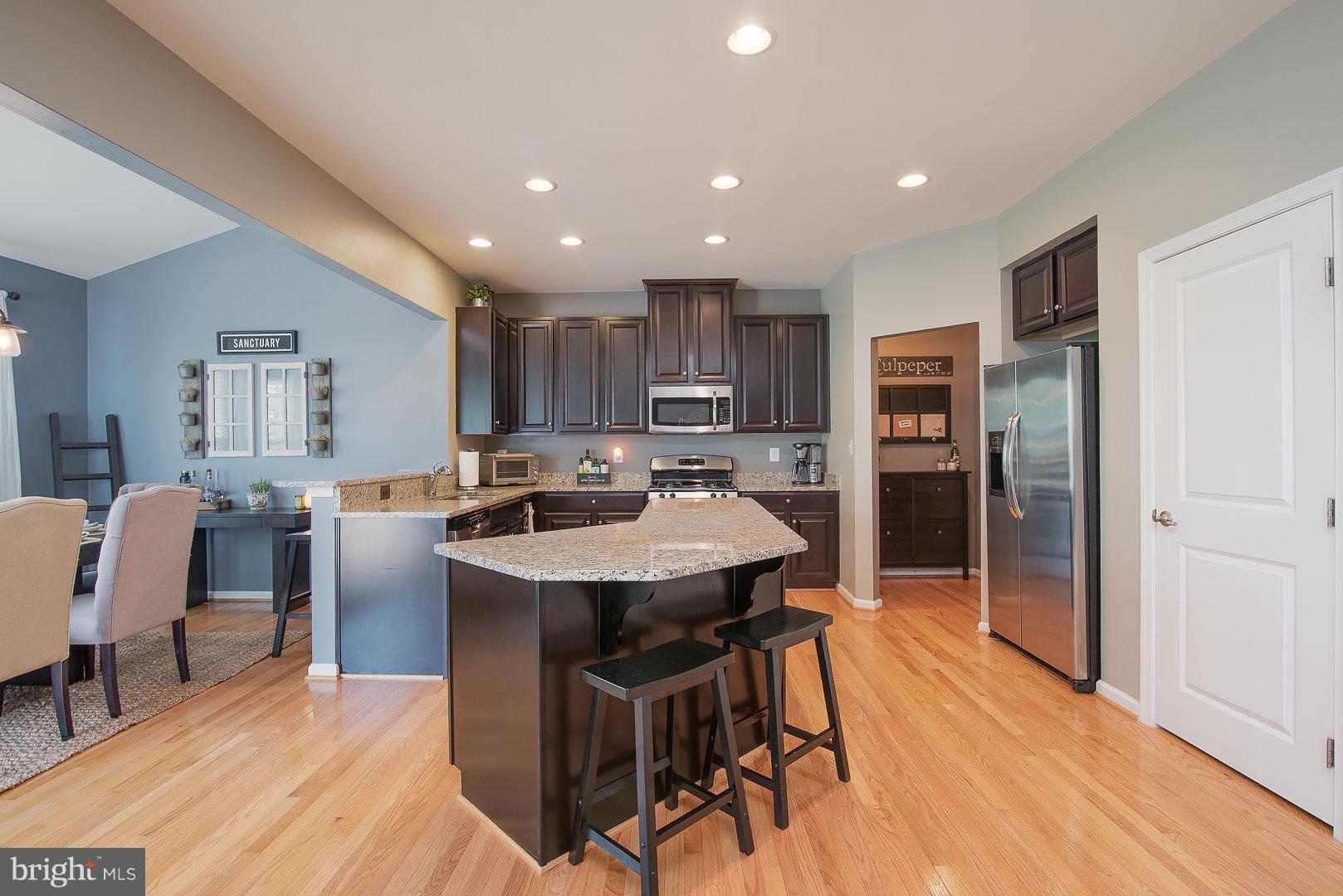 THREE FLAGS - Residential