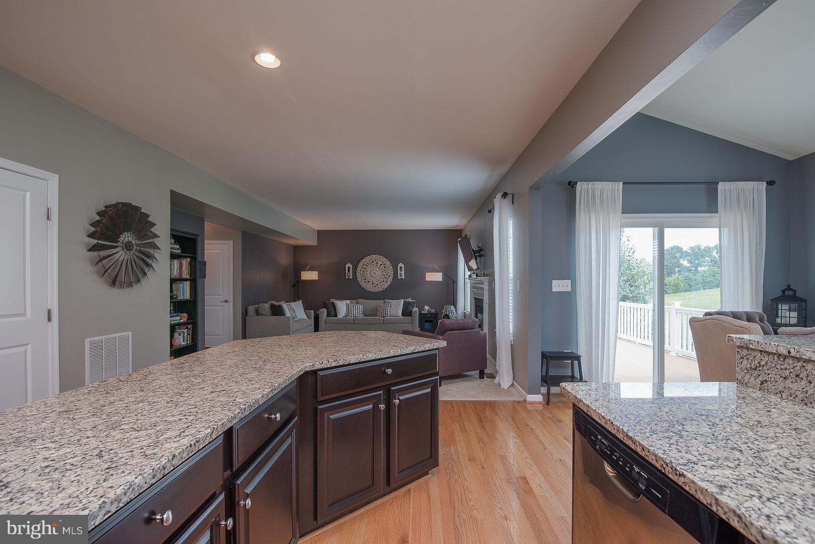 THREE FLAGS - Residential