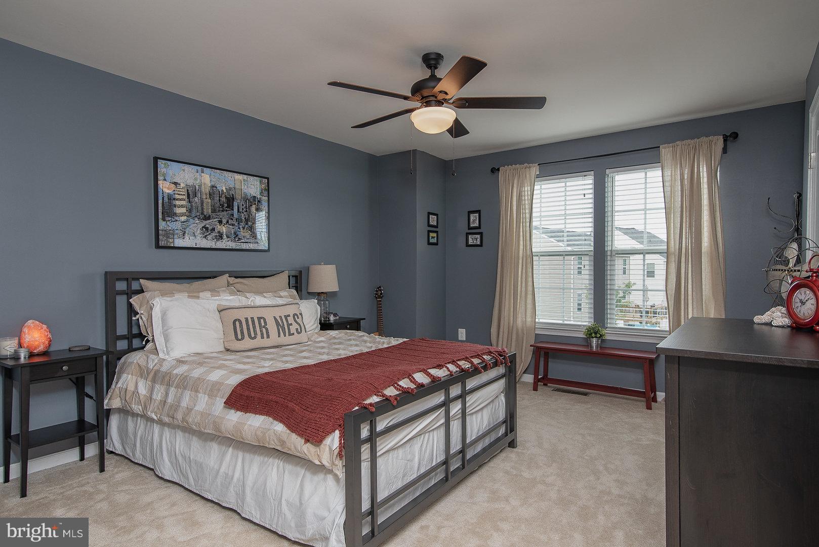 THREE FLAGS - Residential