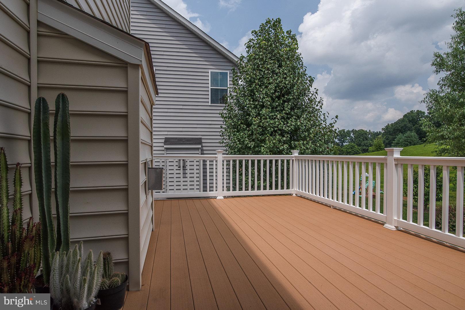 THREE FLAGS - Residential