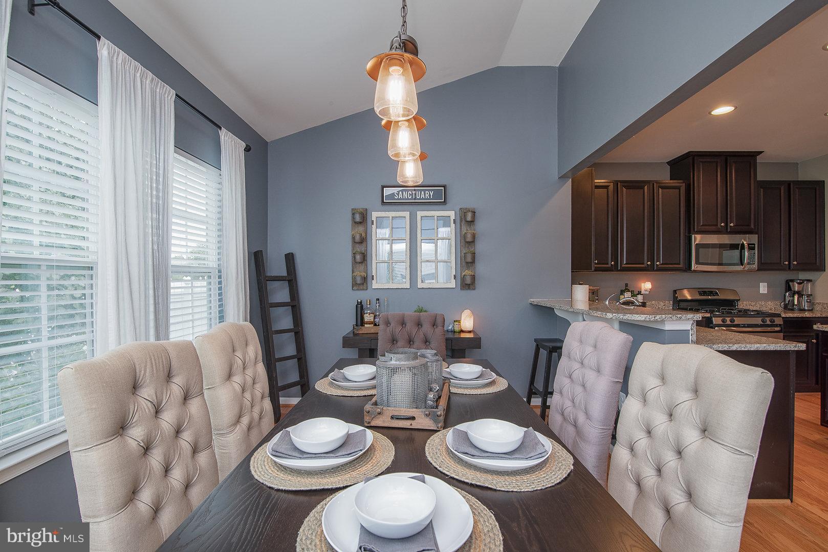 THREE FLAGS - Residential