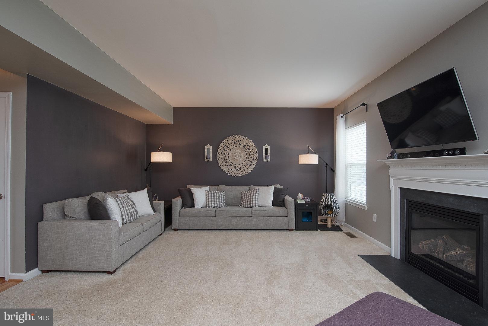 THREE FLAGS - Residential