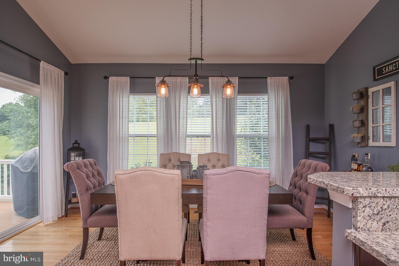 THREE FLAGS - Residential