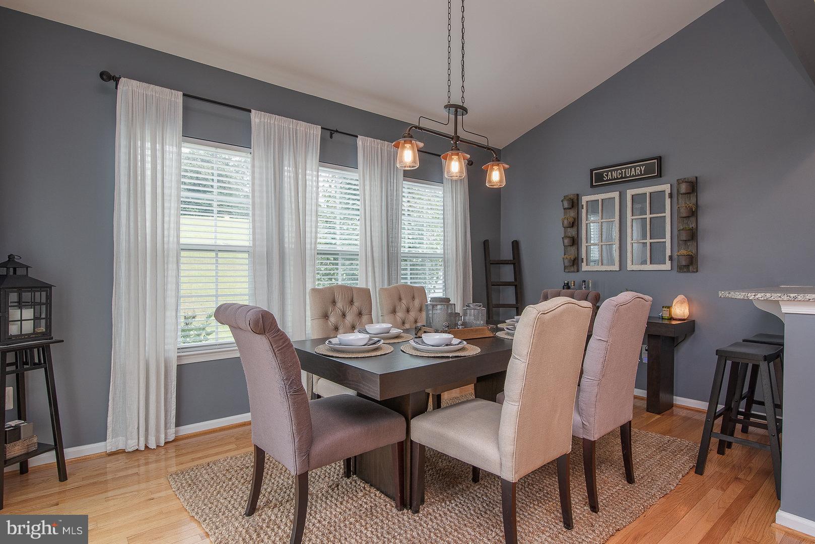 THREE FLAGS - Residential