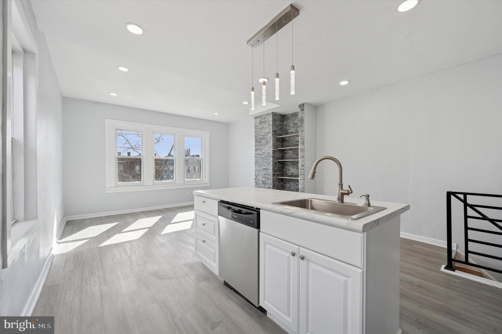 UNIVERSITY CITY - Residential Lease