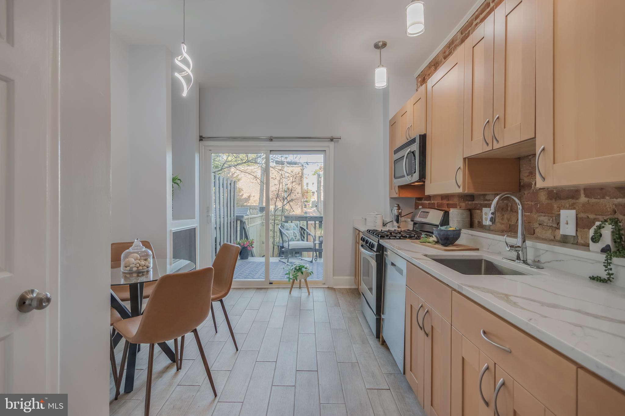 239 8TH STREET NE