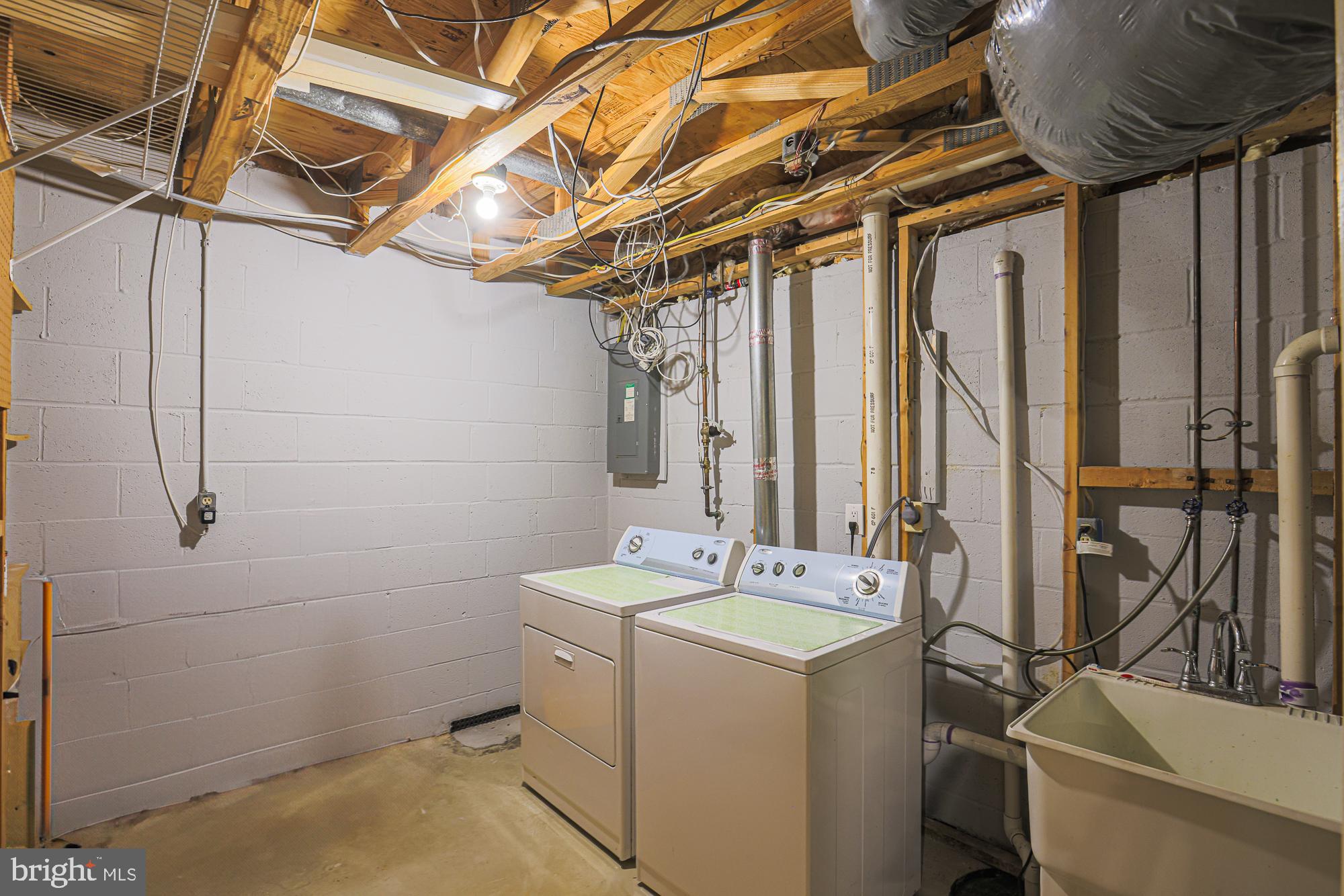 CROMWELL STATION - Residential