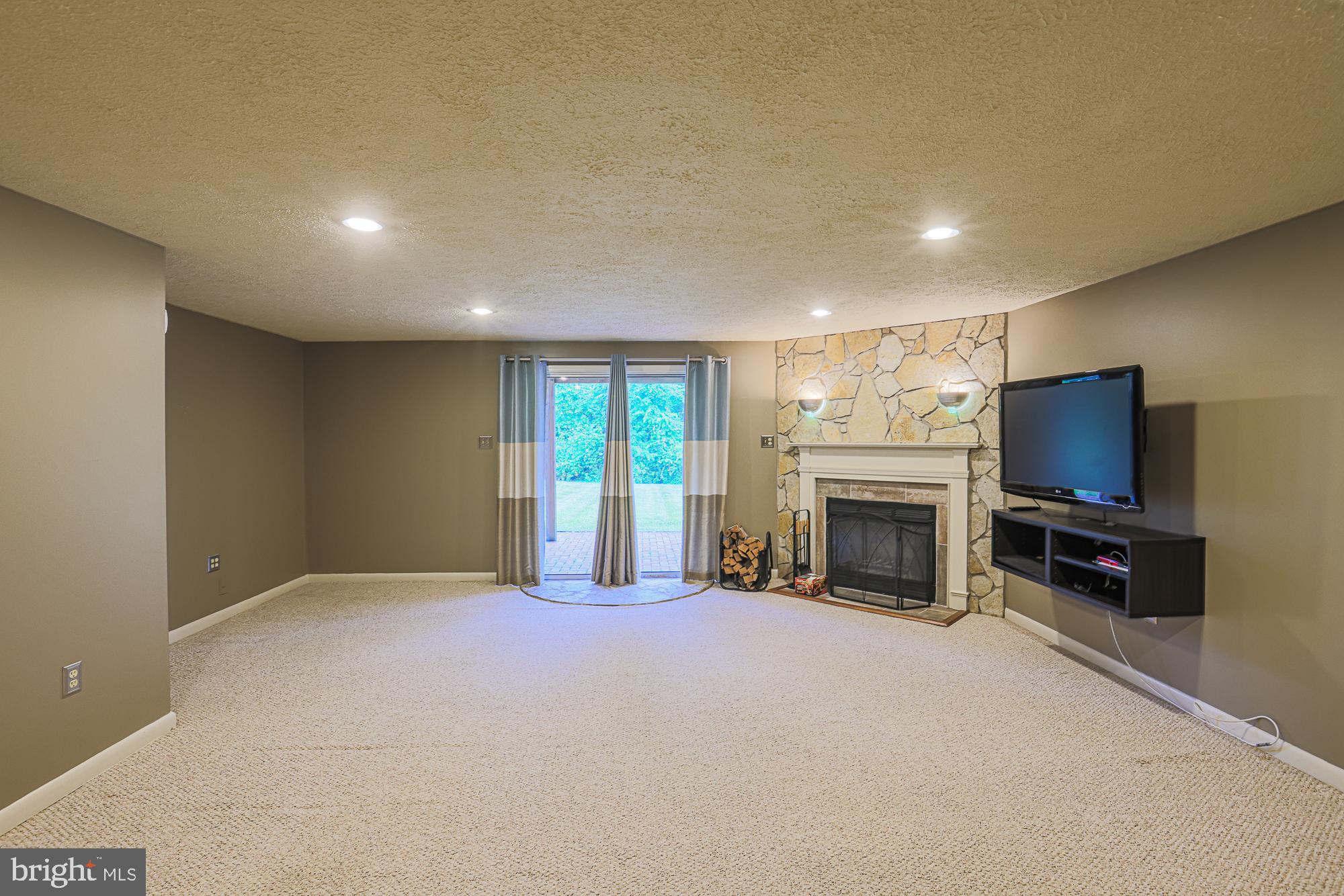 CROMWELL STATION - Residential