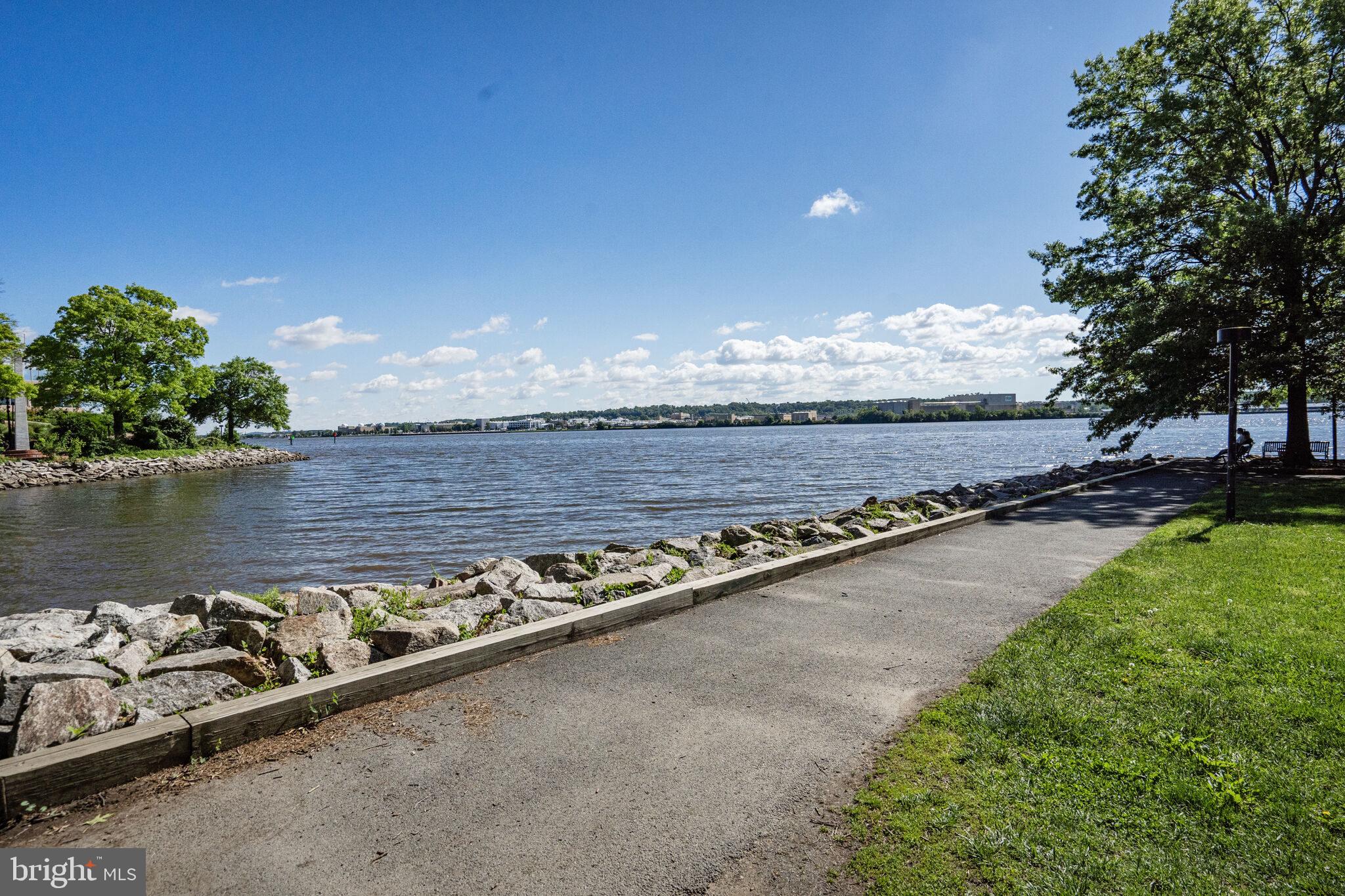 RIVERGATE - Residential