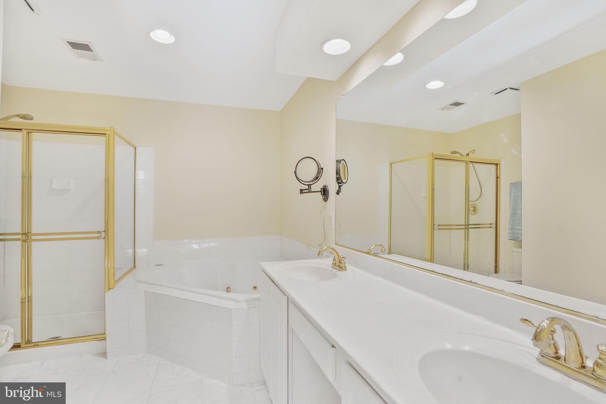 RIVERGATE - Residential