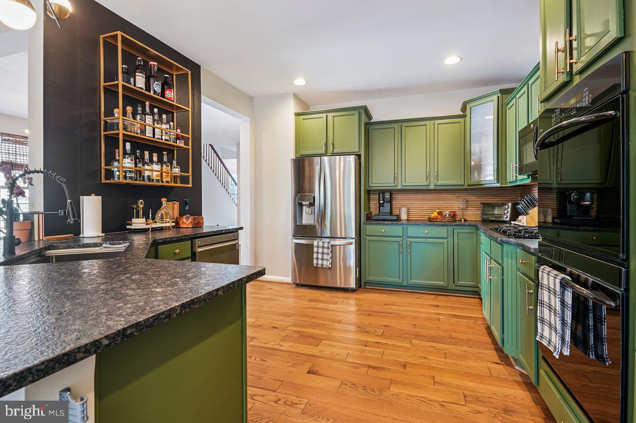 8011 ANNETTE DRIVE