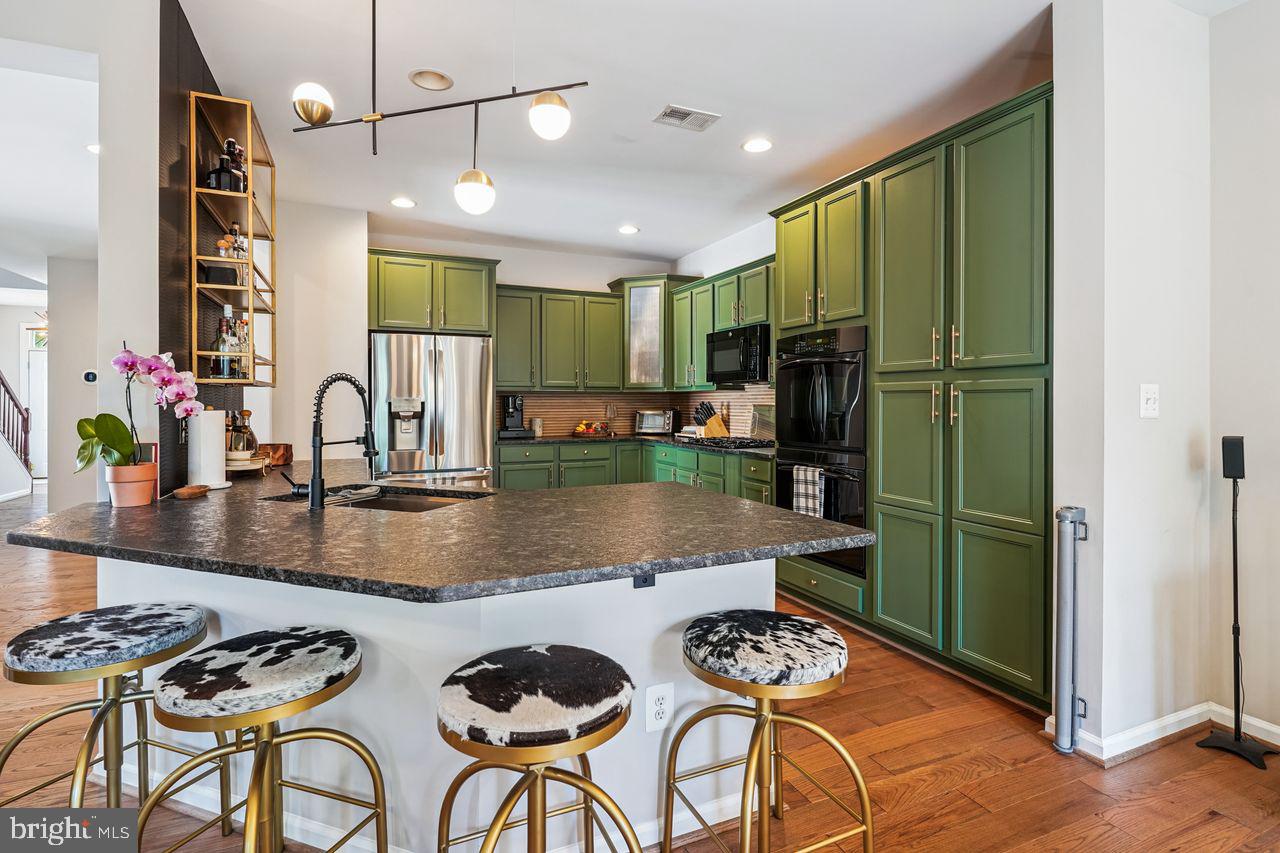 8011 ANNETTE DRIVE
