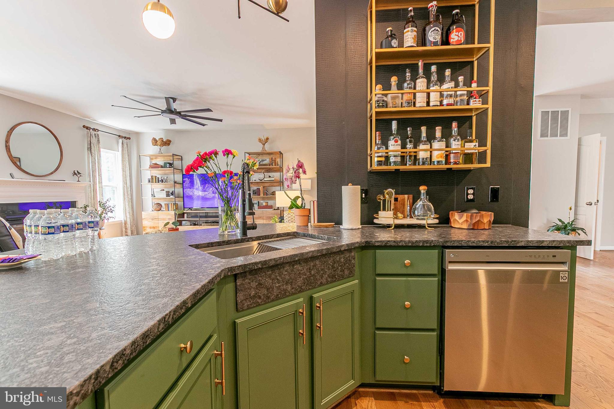 8011 ANNETTE DRIVE