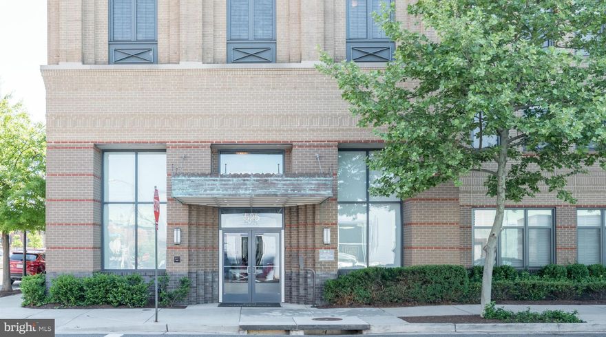 This luxury condo has it all...hardwood floors, walk-in closet, stainless steel appliances, granite counters,washer/dryer in unit, balcony with courtyard view, extra storage, garage parking and is just blocks to the metro and shopping/dining on King Street!  Amenities include concierge, gym, party room (with kitchen, pool table and theater), roof deck and courtyard.