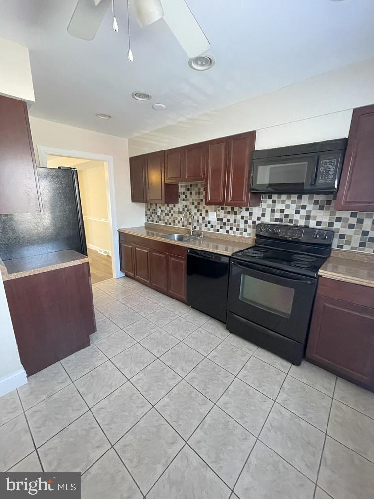 PENN SQUARE - Residential Lease