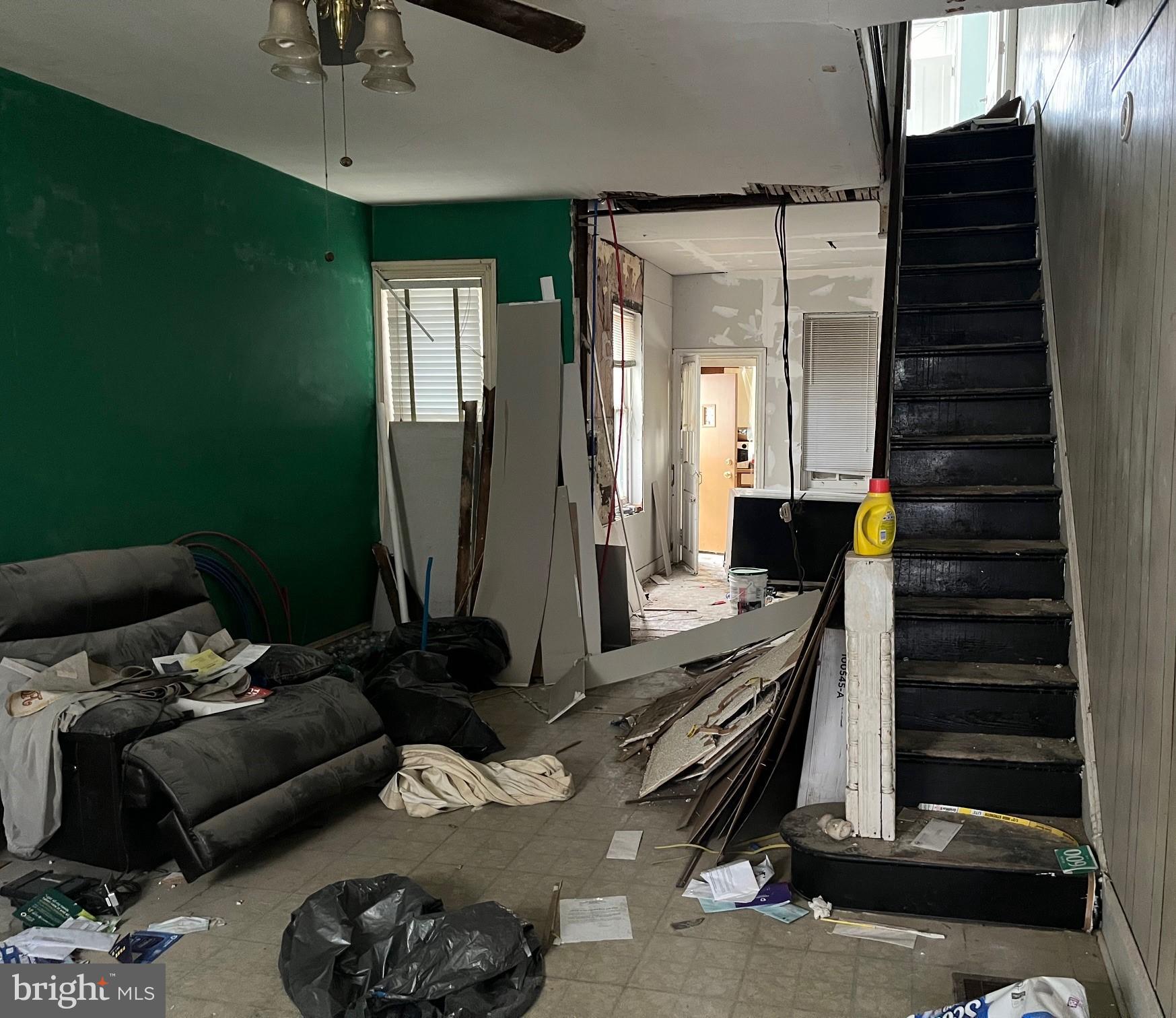 1721 N HOLLYWOOD STREET