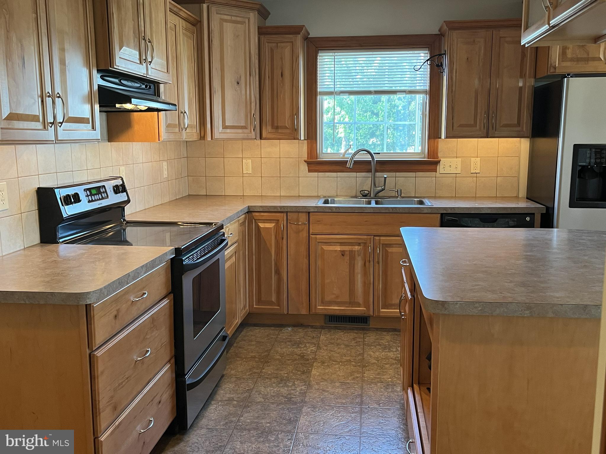 126 WALNUT ST L-0001