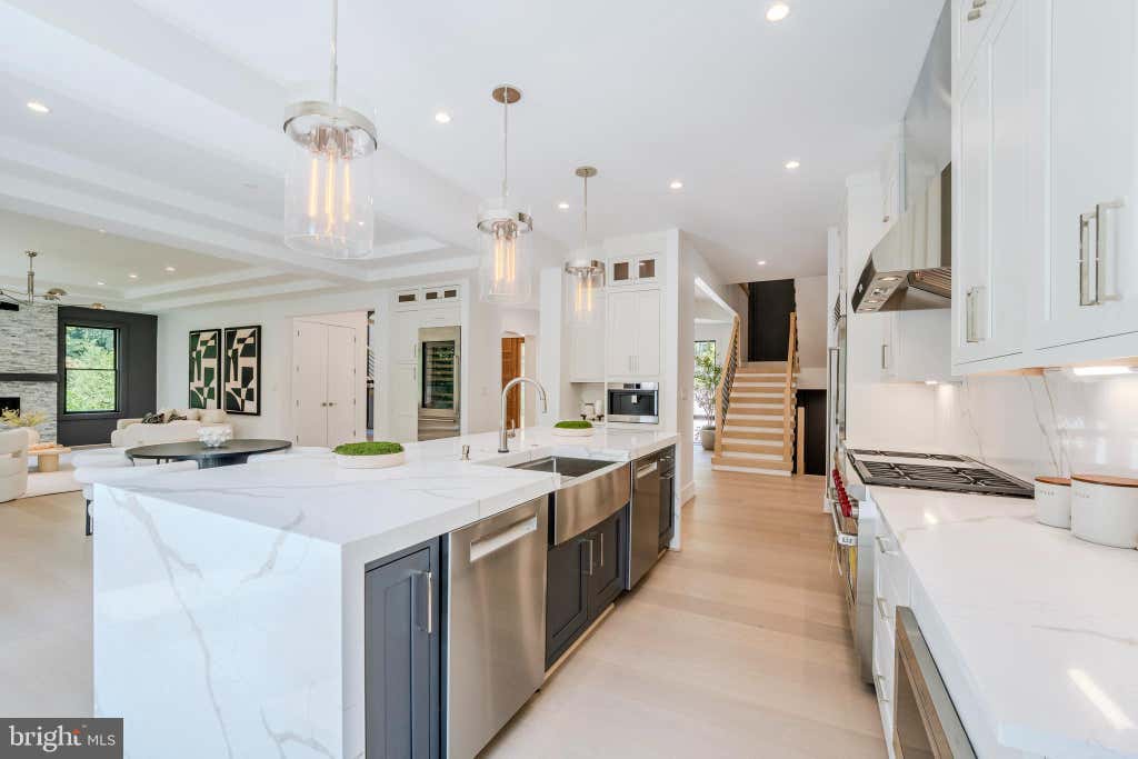 Photo of 1909 Hillside Drive, FALLS CHURCH, VA 22043 (MLS # VAFX2334592)