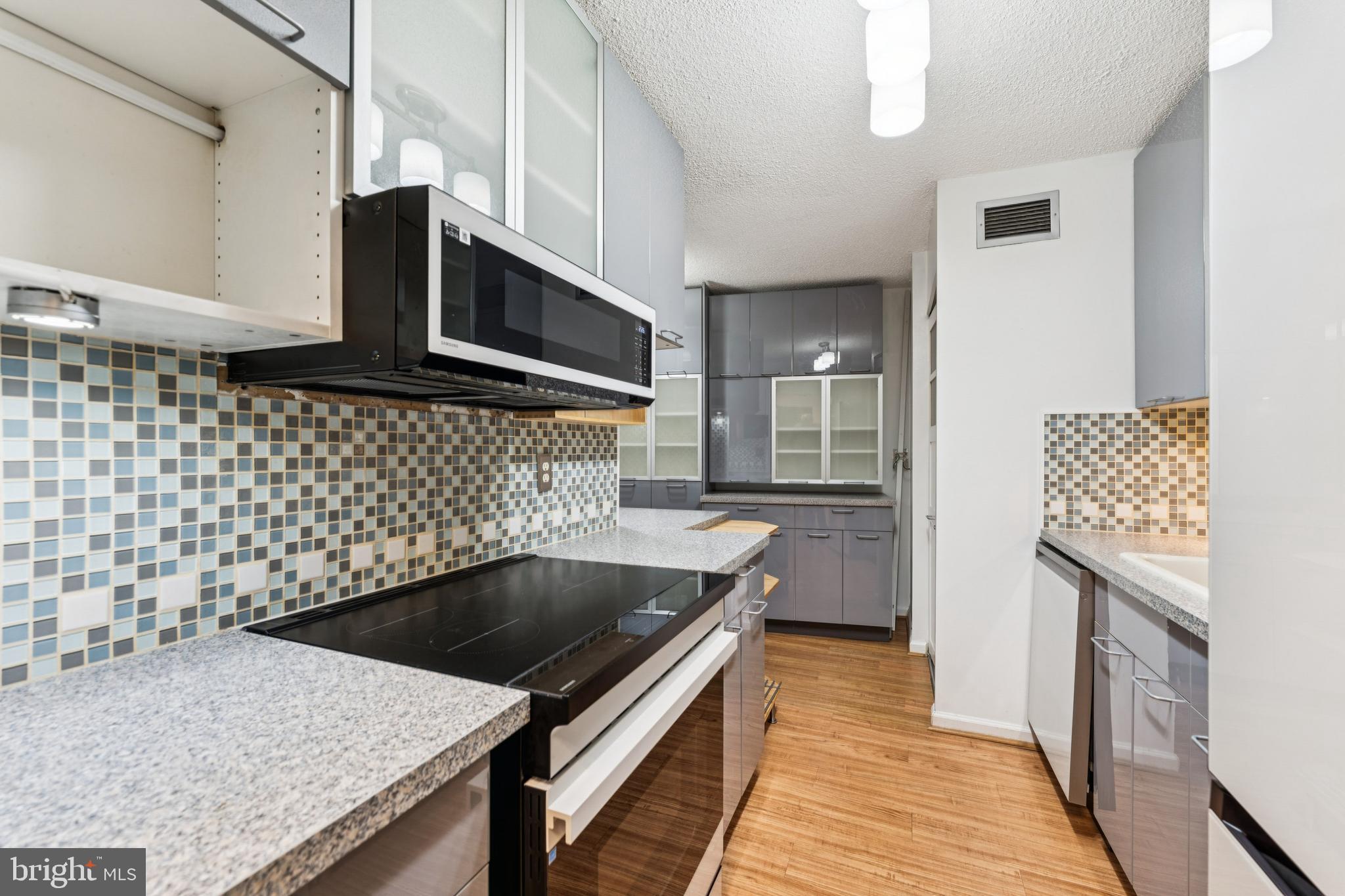 CARLYLE HOUSE - Residential Lease