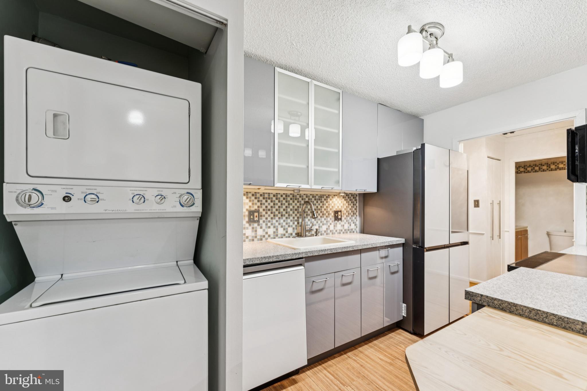 CARLYLE HOUSE - Residential Lease