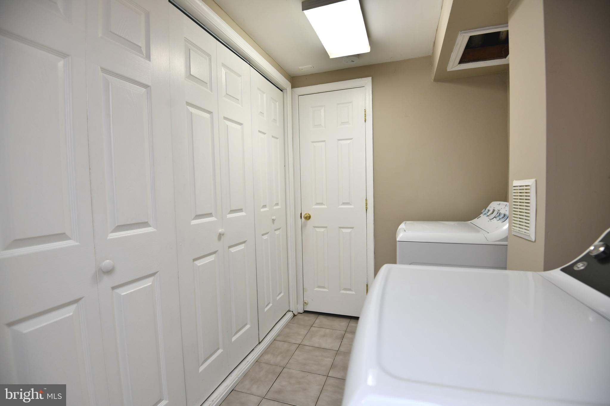 CRESTWOOD VILLAGE - Residential Lease