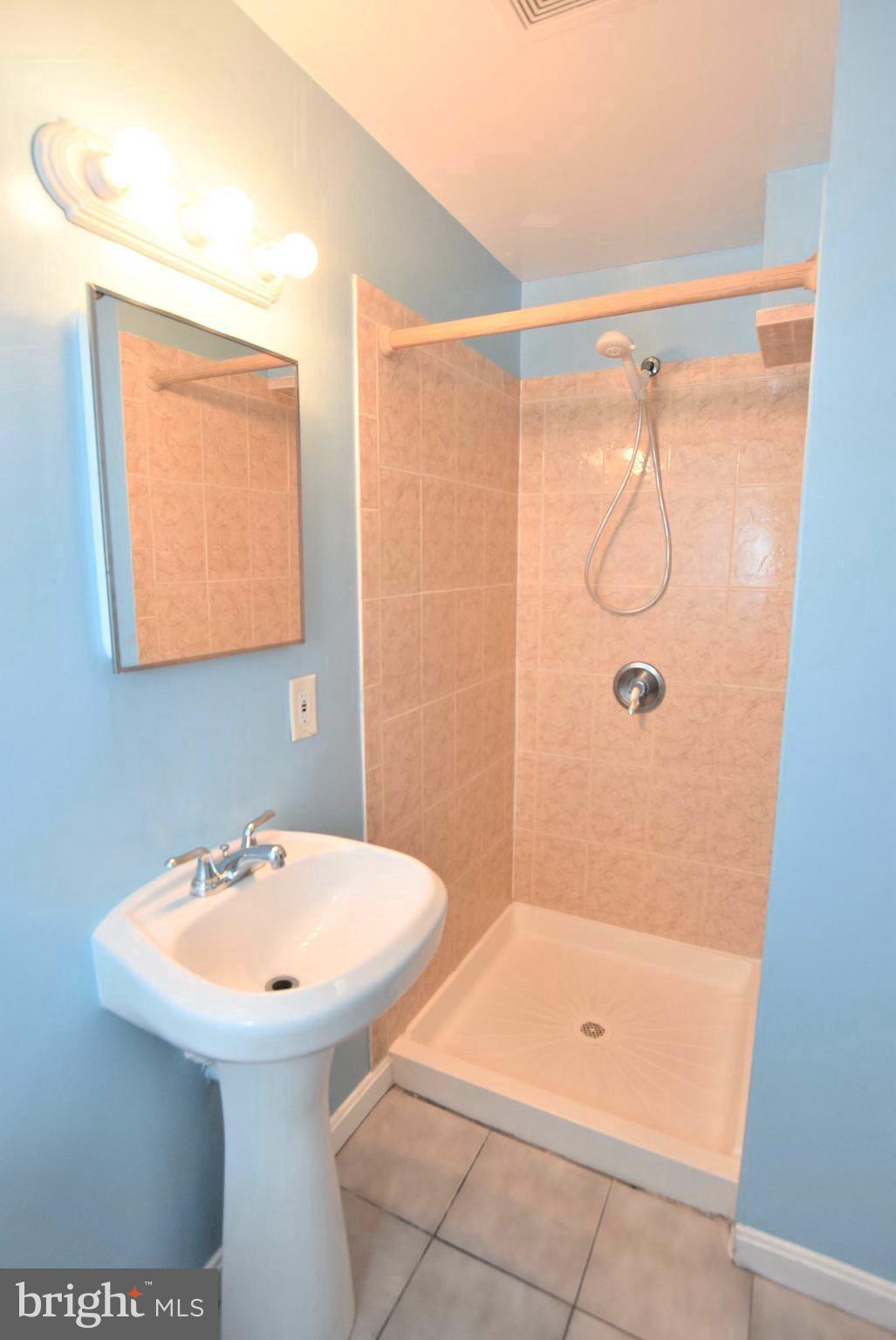 CRESTWOOD VILLAGE - Residential Lease