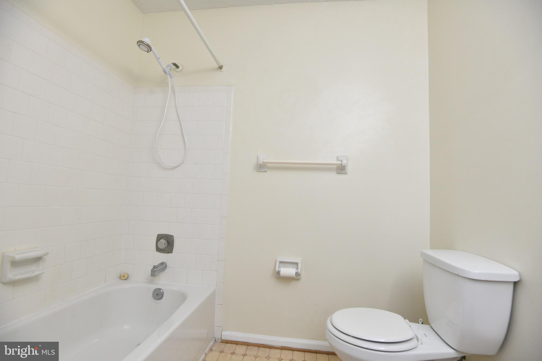 CRESTWOOD VILLAGE - Residential Lease