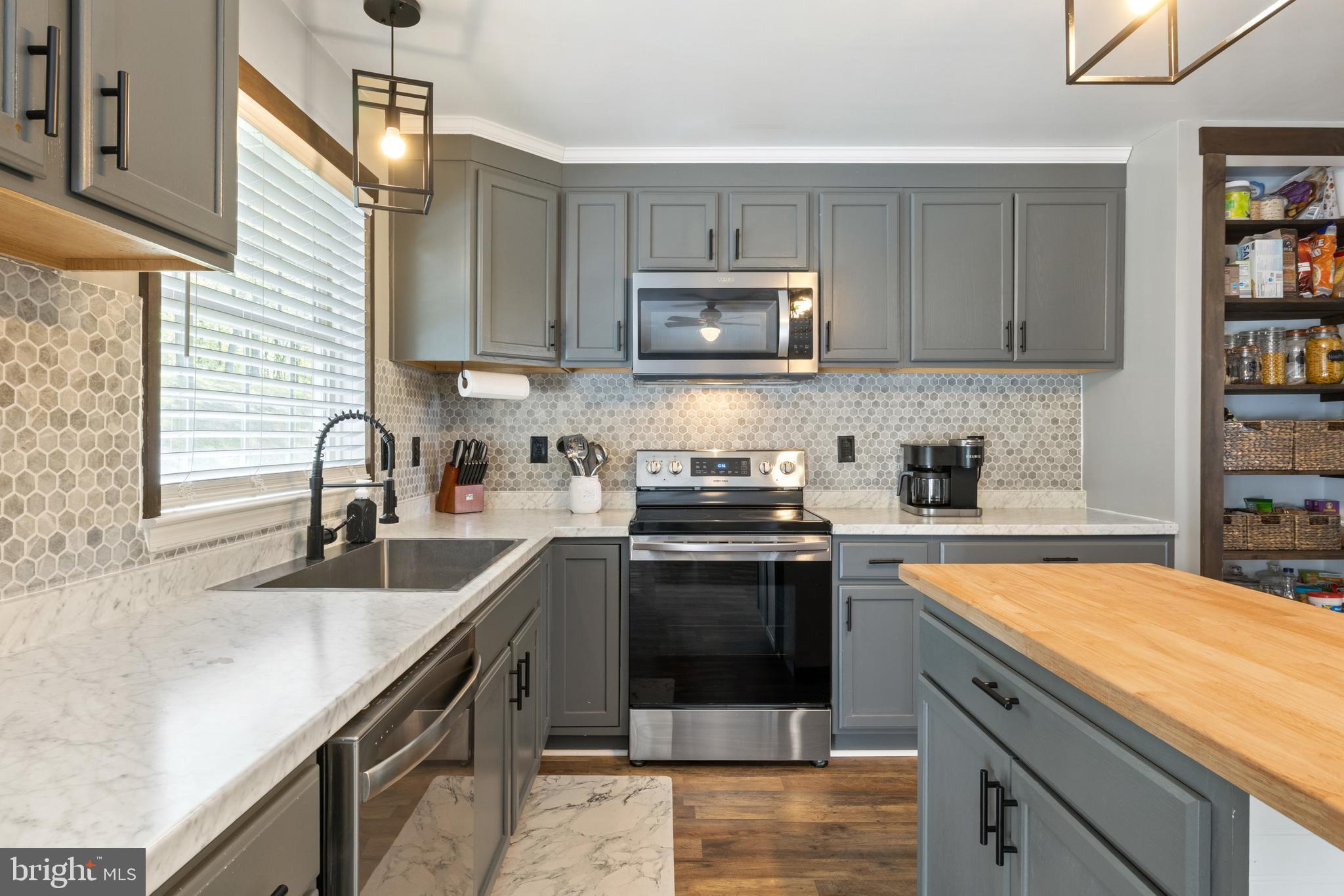 LAKEVIEW ESTATES - Residential