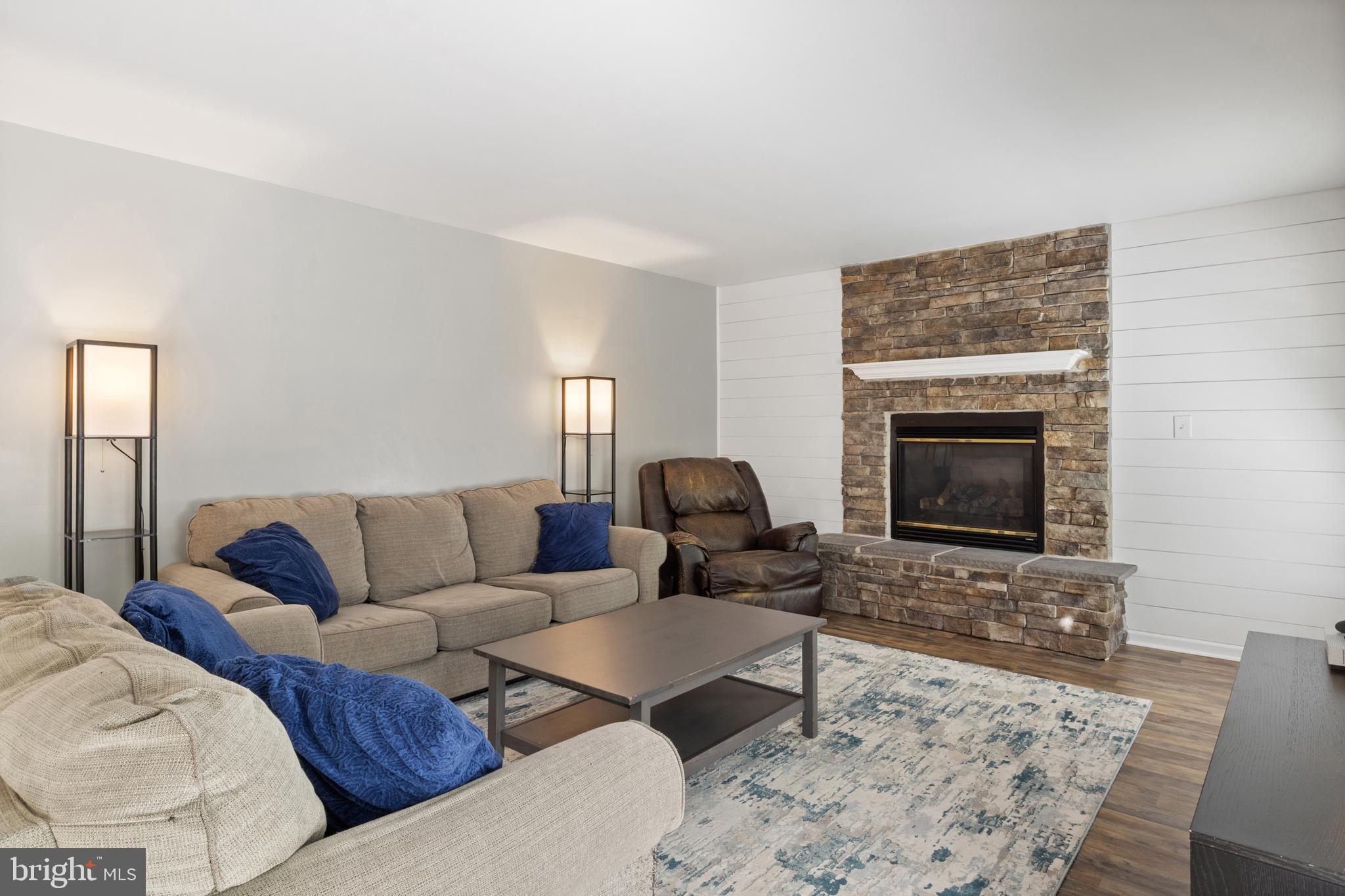 LAKEVIEW ESTATES - Residential