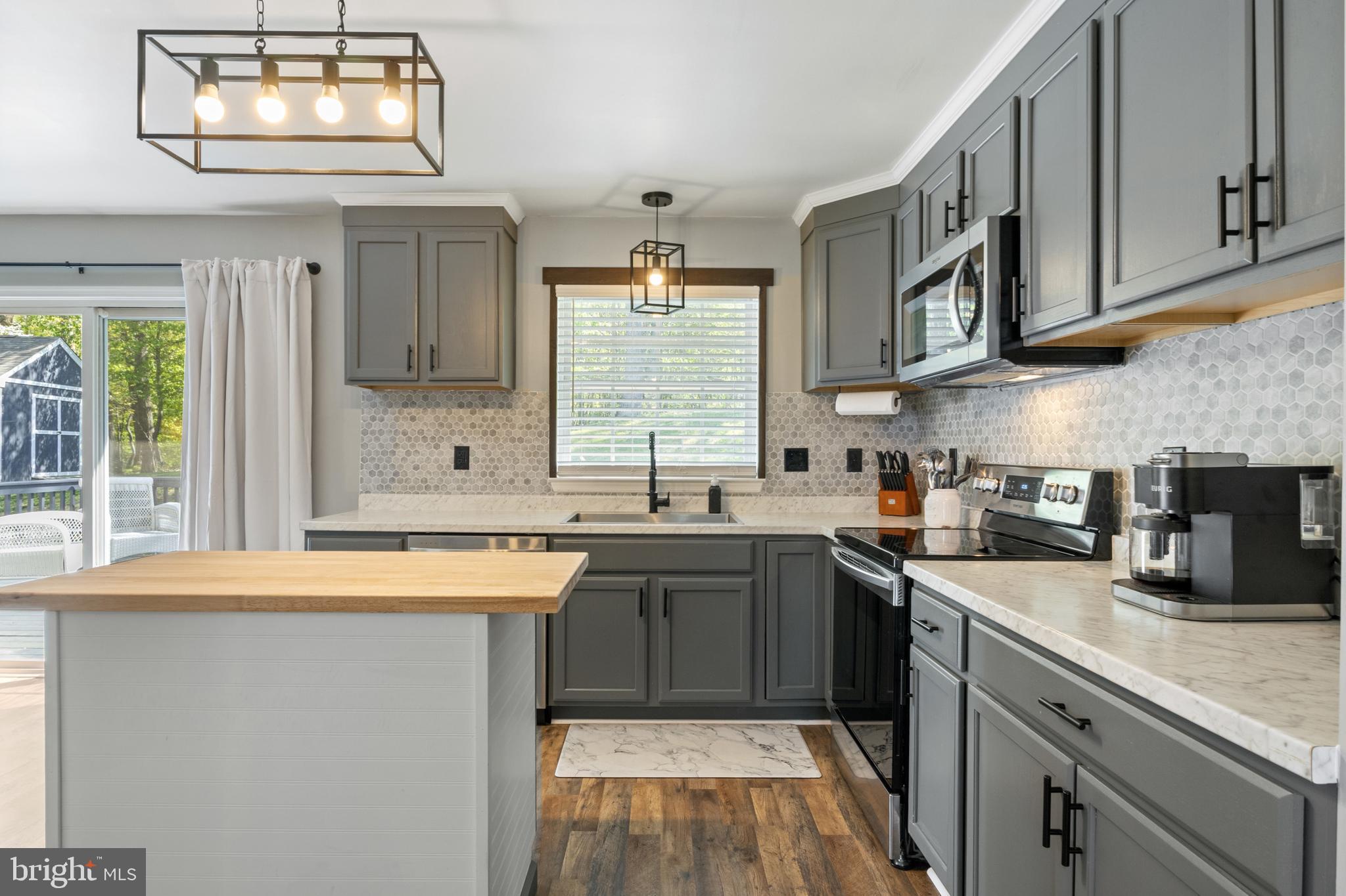 LAKEVIEW ESTATES - Residential