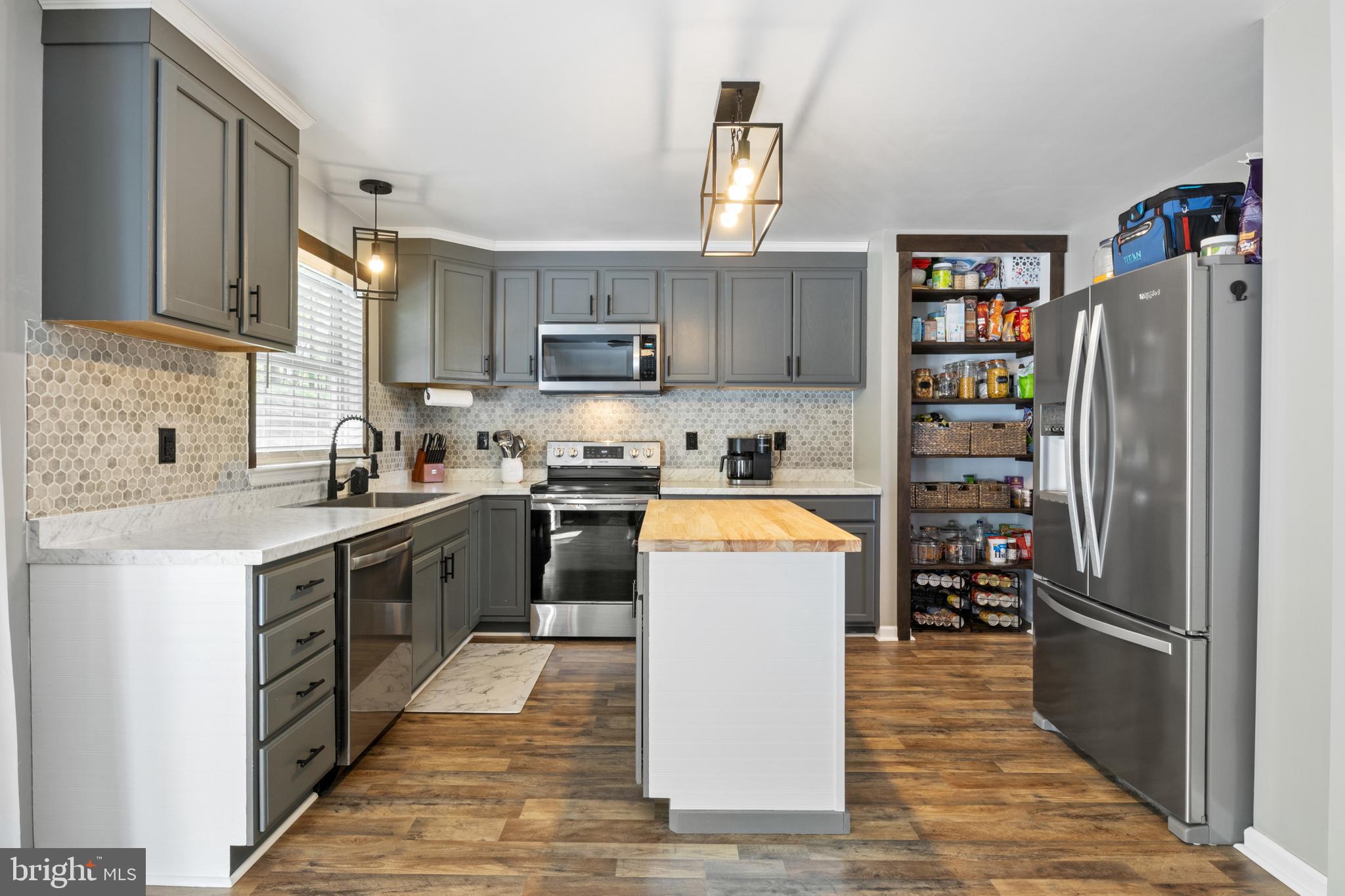 LAKEVIEW ESTATES - Residential