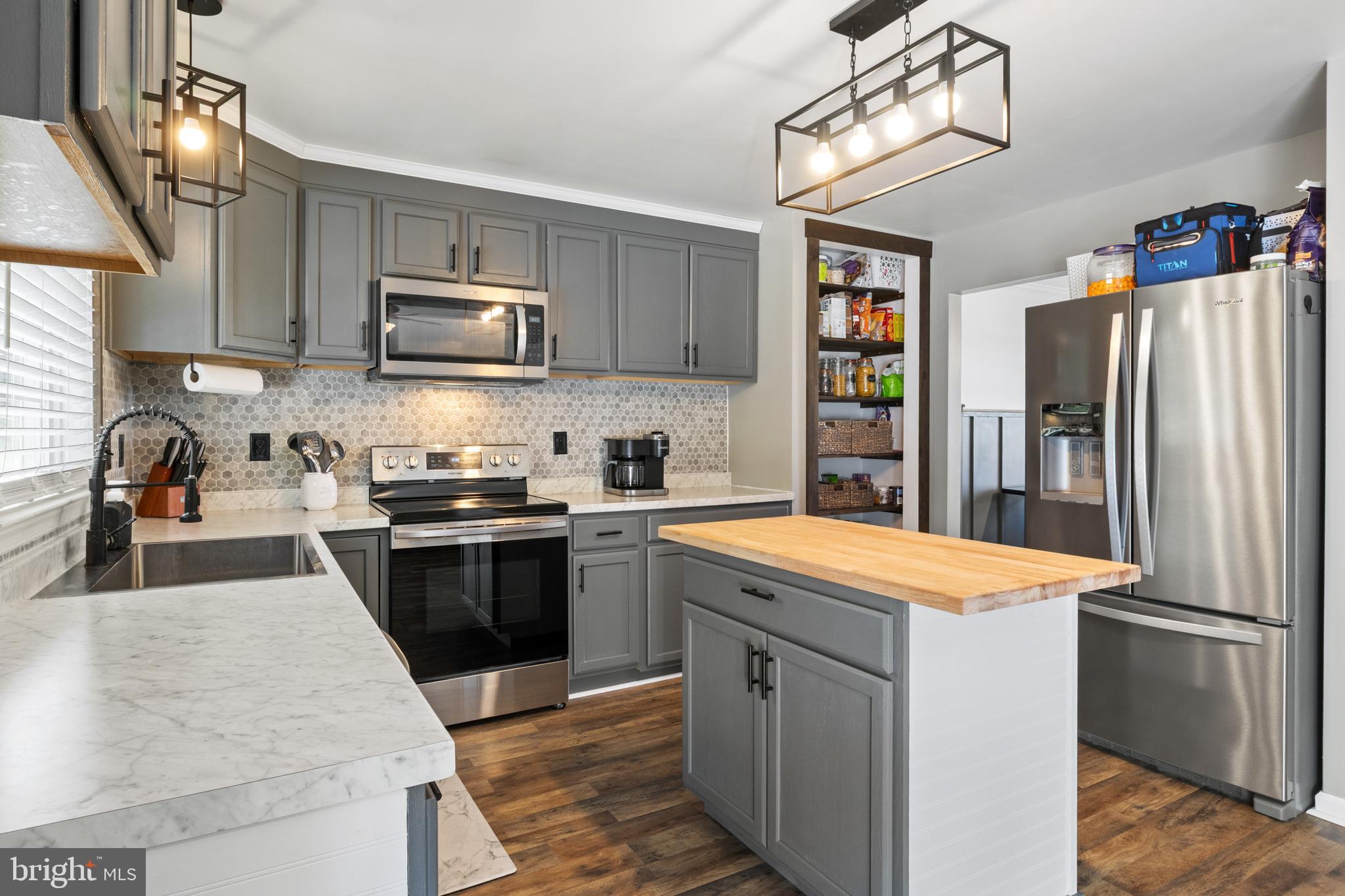 LAKEVIEW ESTATES - Residential