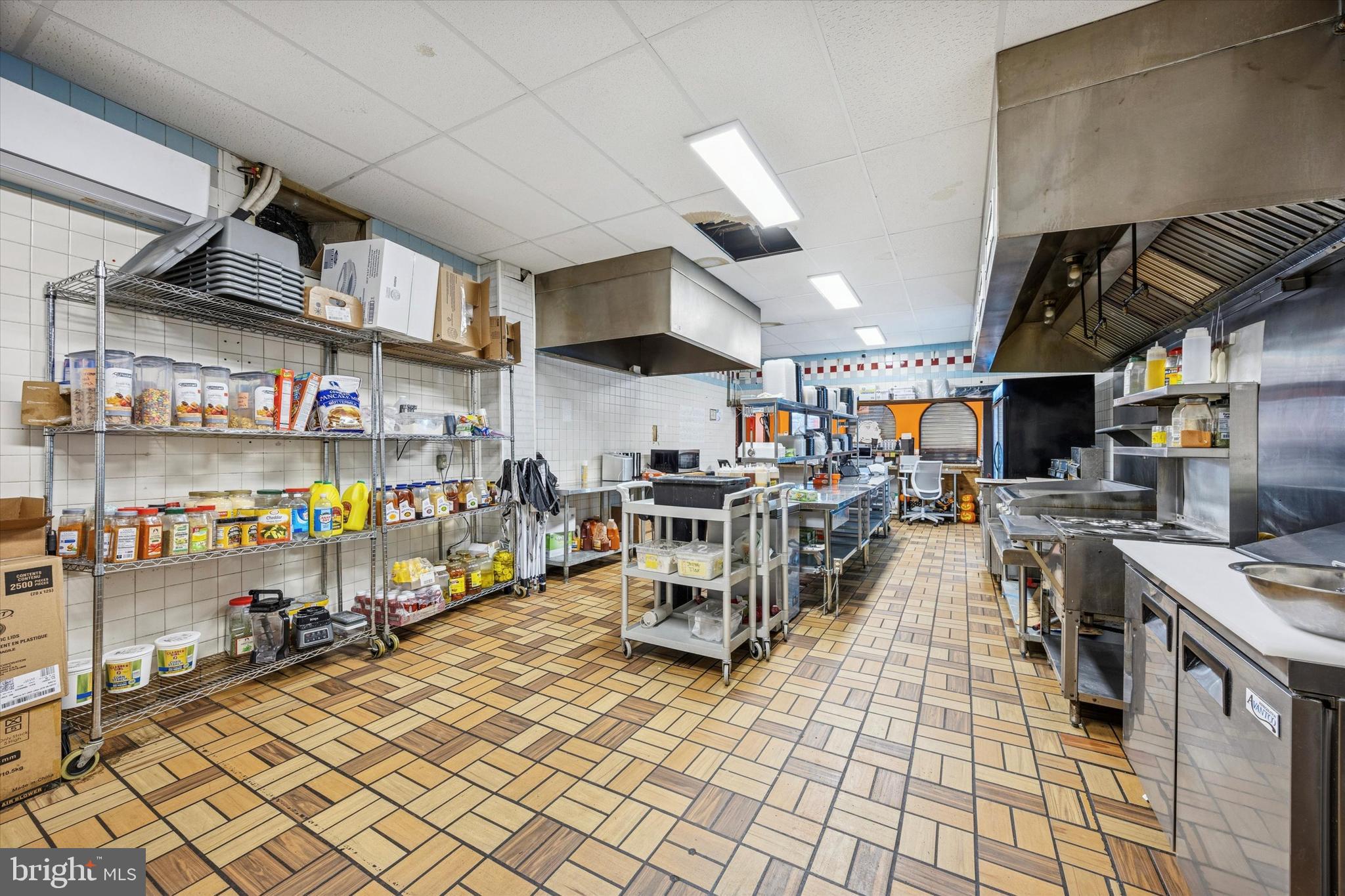 PORT RICHMOND - Commercial Sale