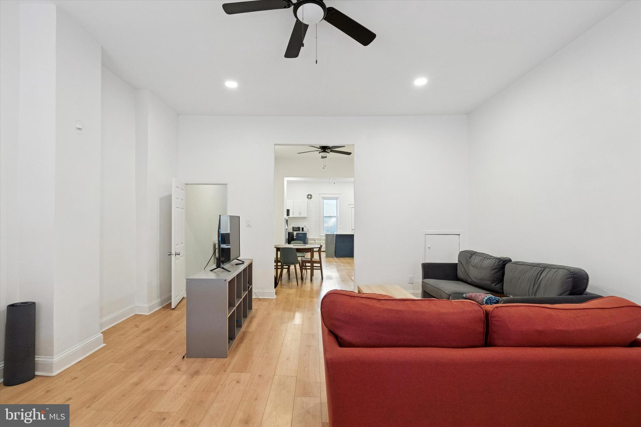 PORT RICHMOND - Commercial Sale