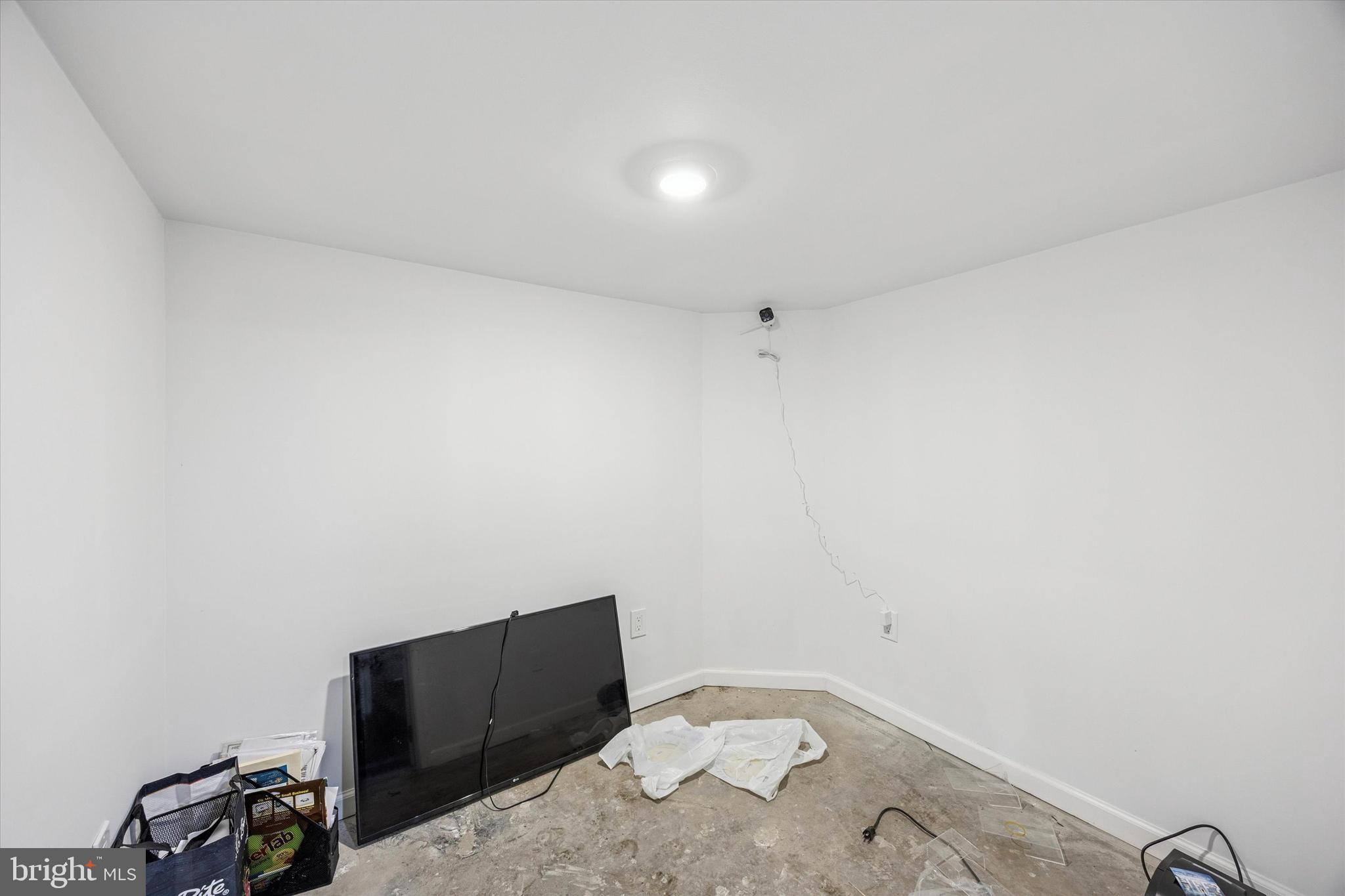 PORT RICHMOND - Commercial Sale