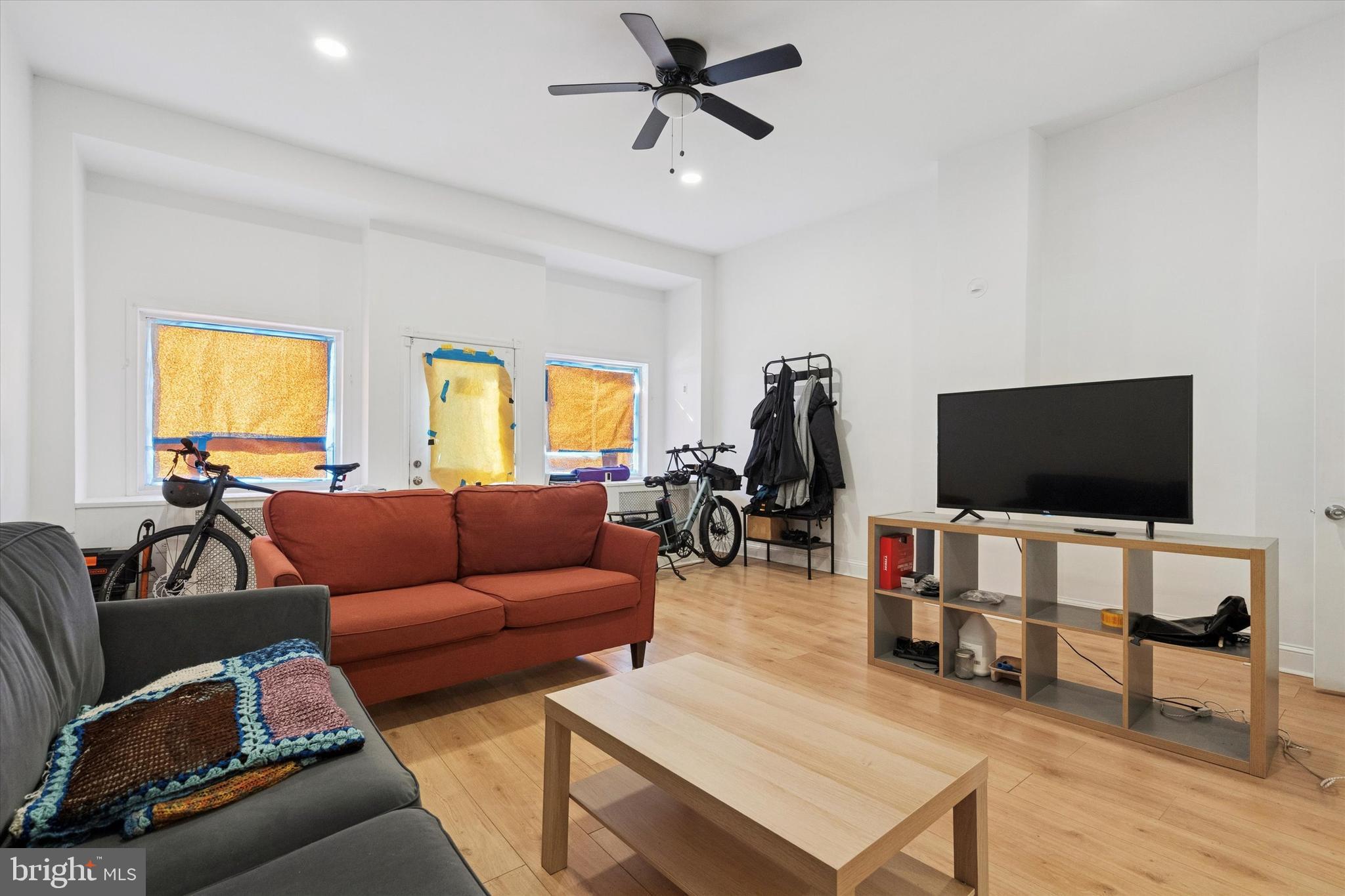 PORT RICHMOND - Commercial Sale