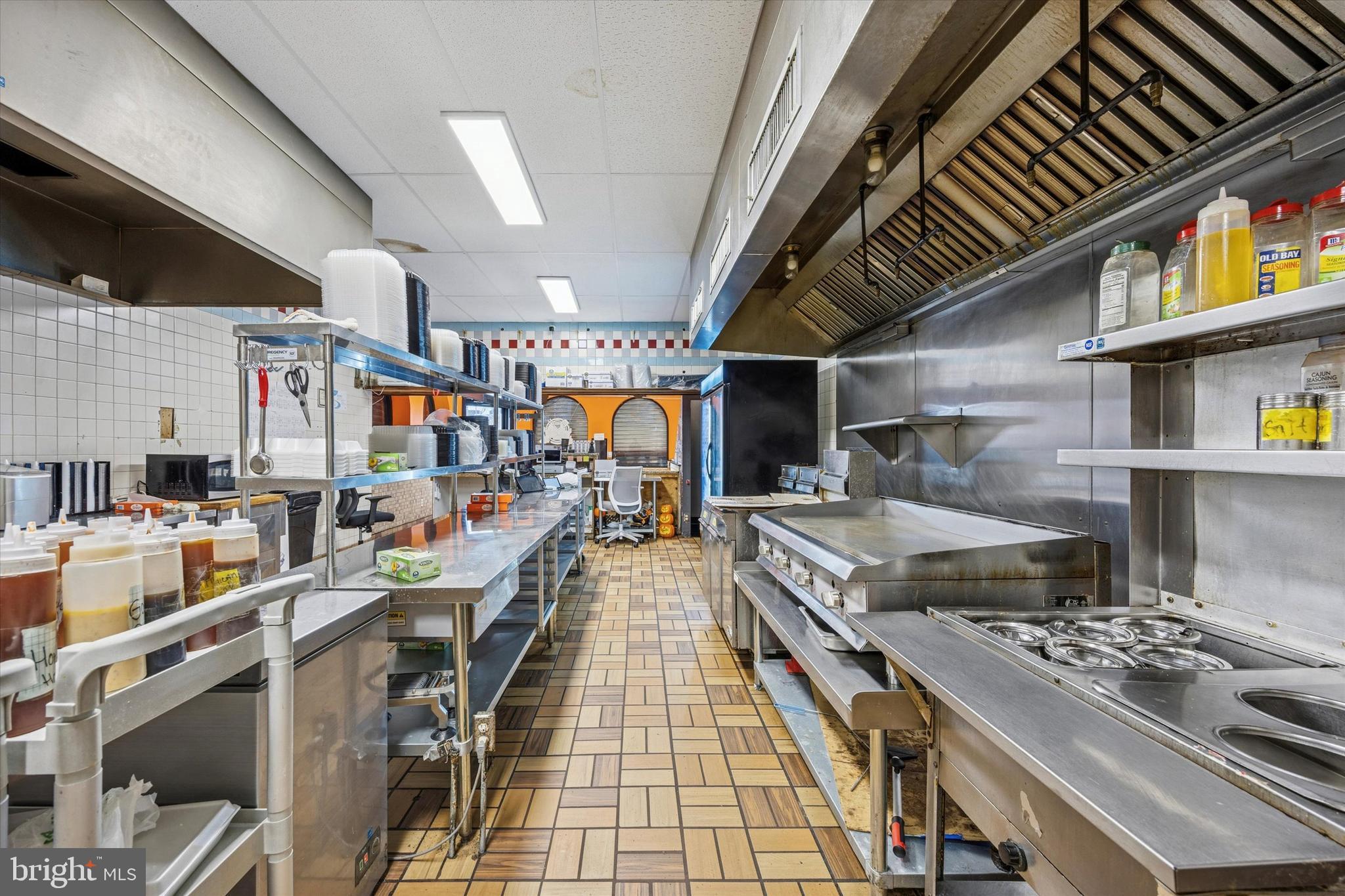 PORT RICHMOND - Commercial Sale