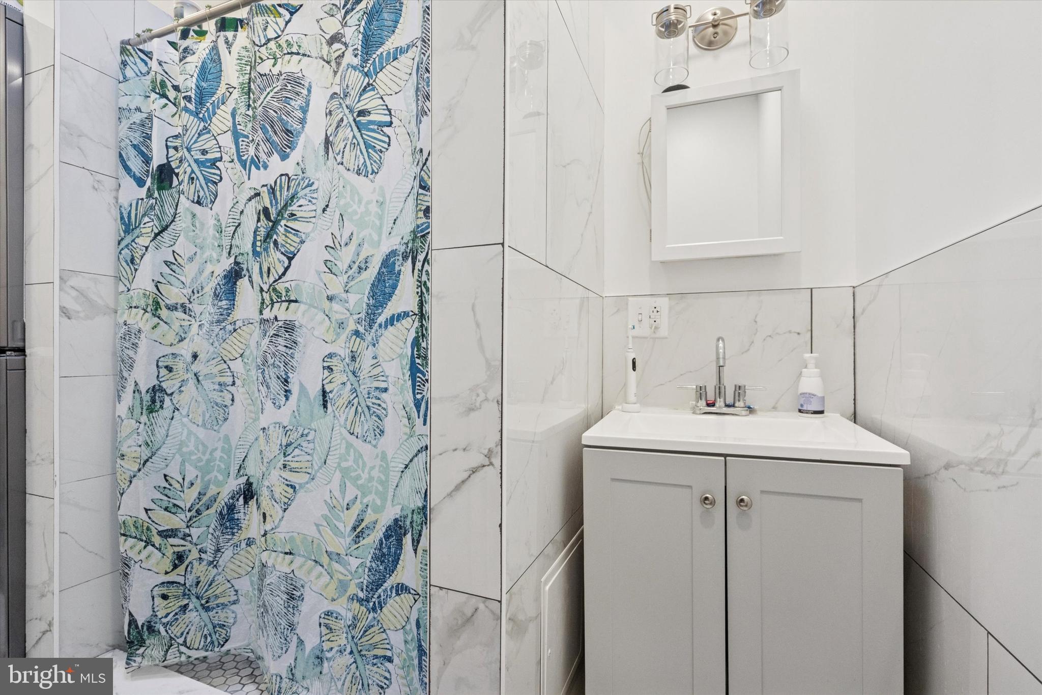 PORT RICHMOND - Commercial Sale