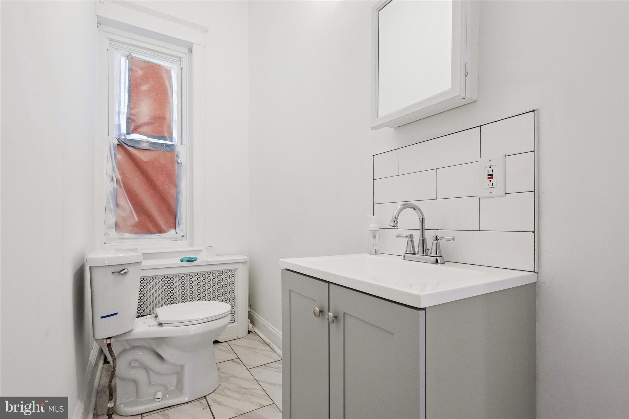 PORT RICHMOND - Commercial Sale