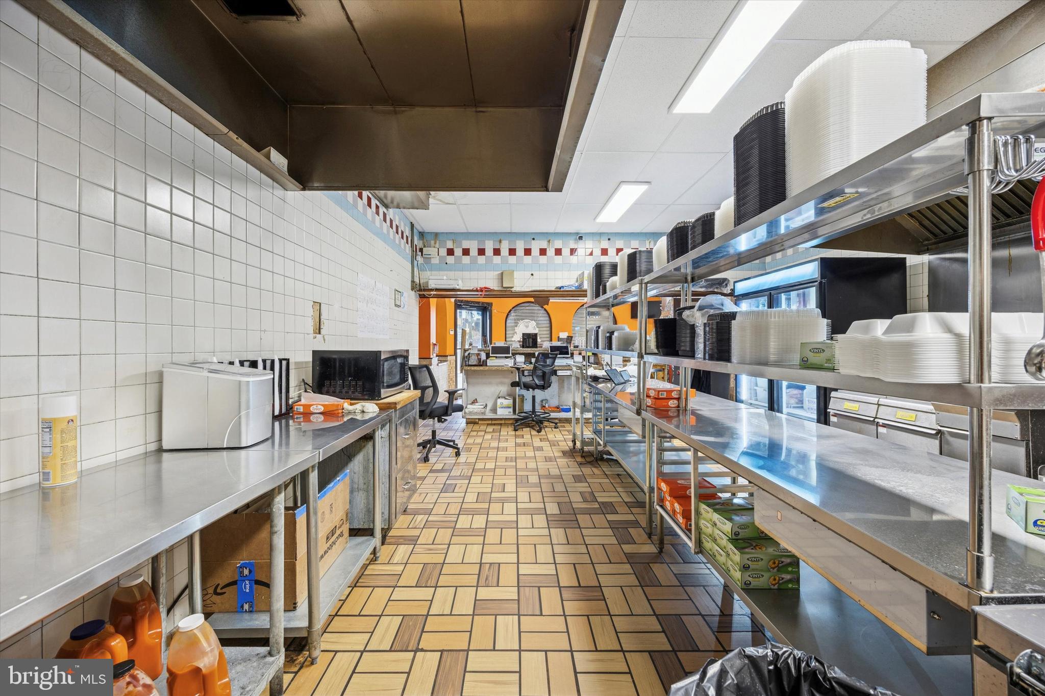 PORT RICHMOND - Commercial Sale