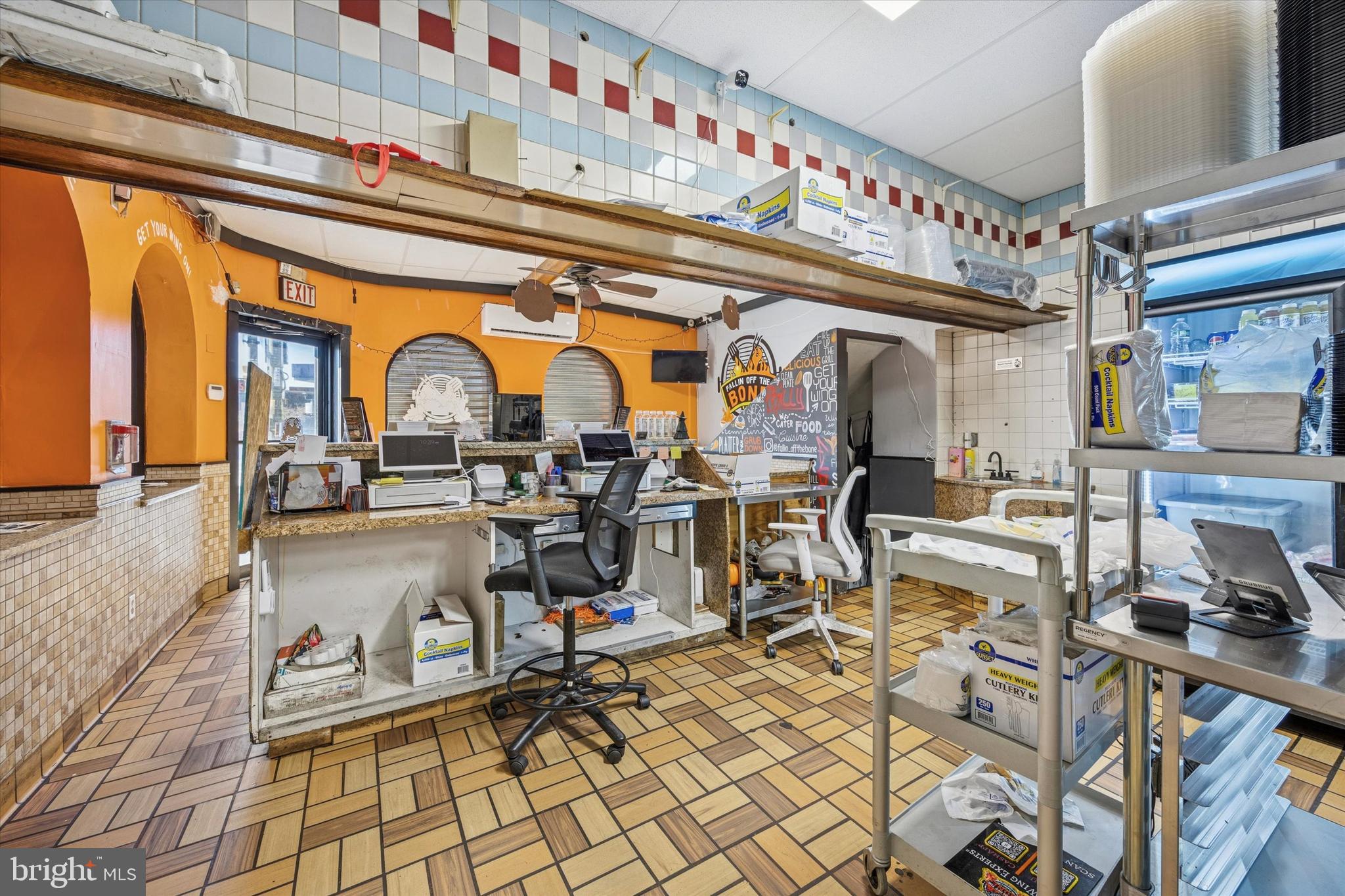 PORT RICHMOND - Commercial Sale