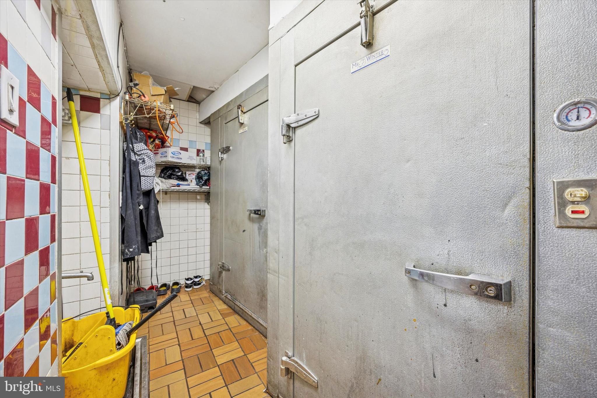 PORT RICHMOND - Commercial Sale