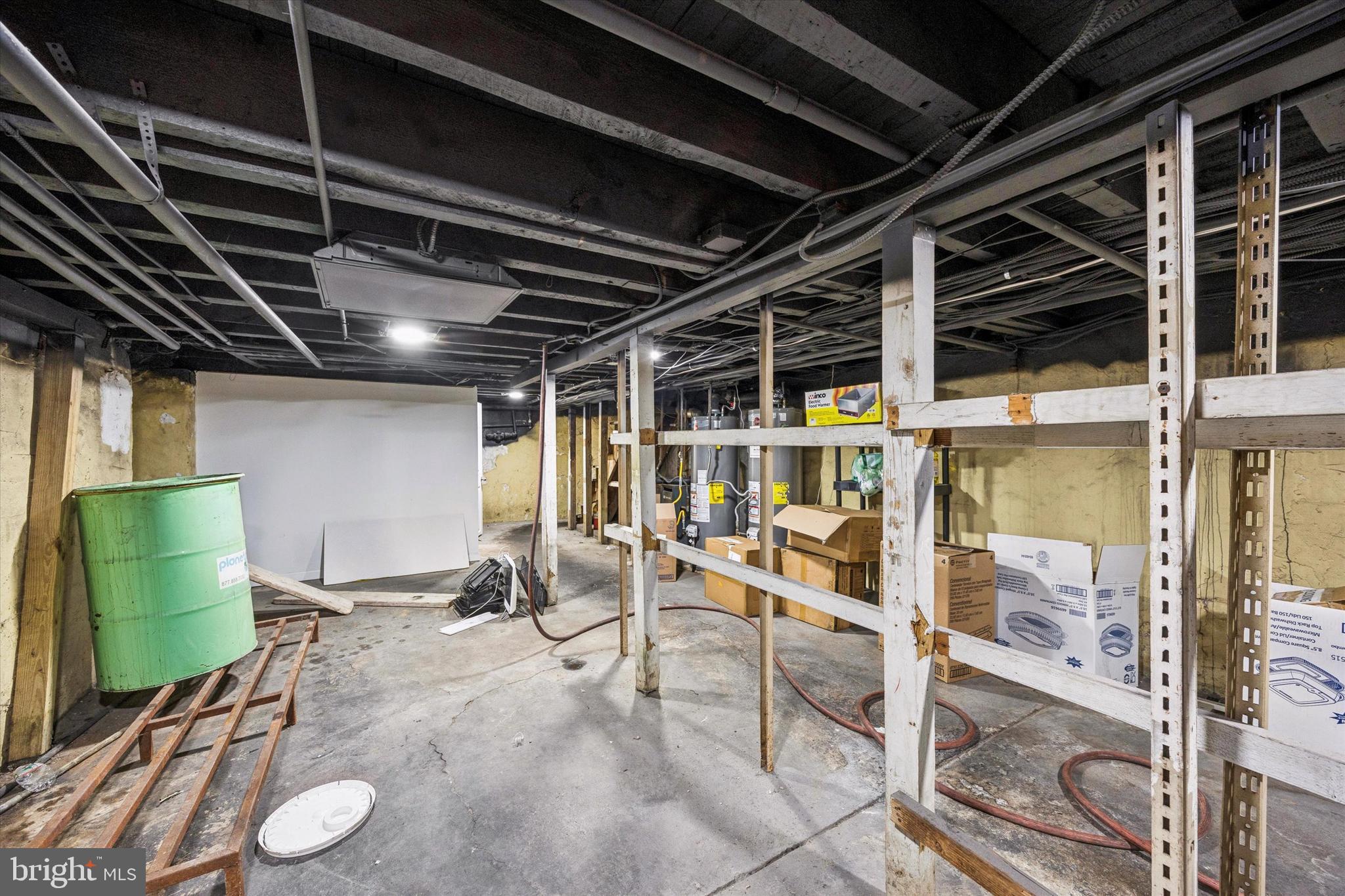 PORT RICHMOND - Commercial Sale