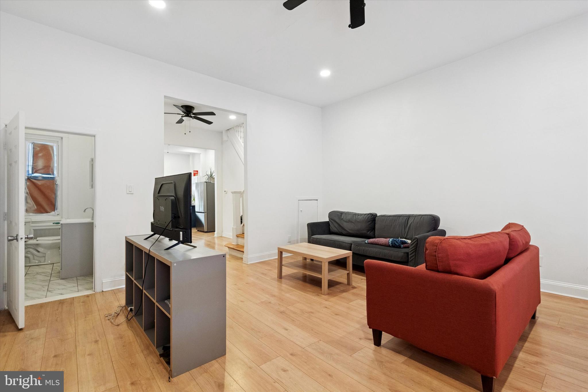 PORT RICHMOND - Commercial Sale