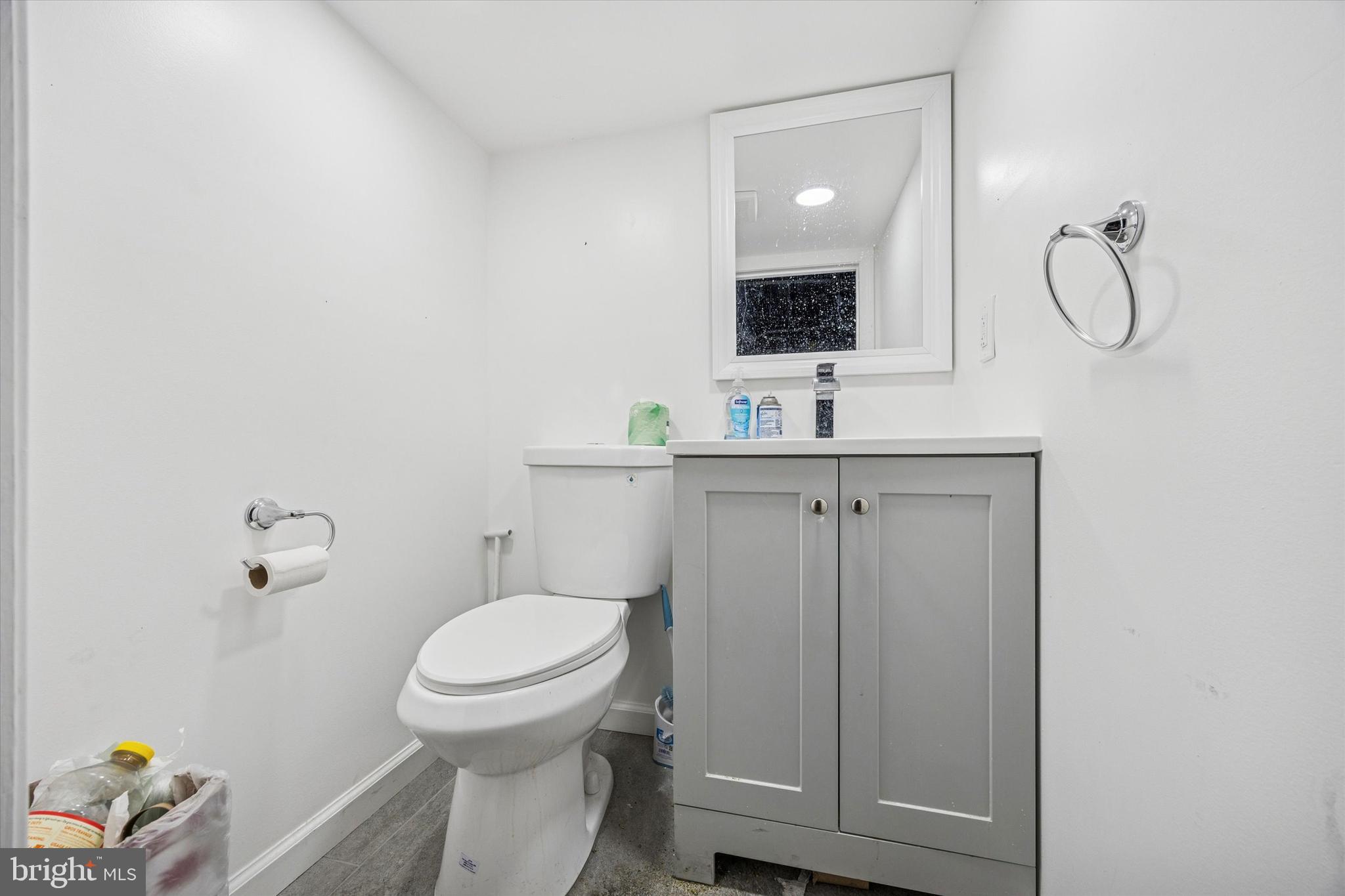 PORT RICHMOND - Commercial Sale